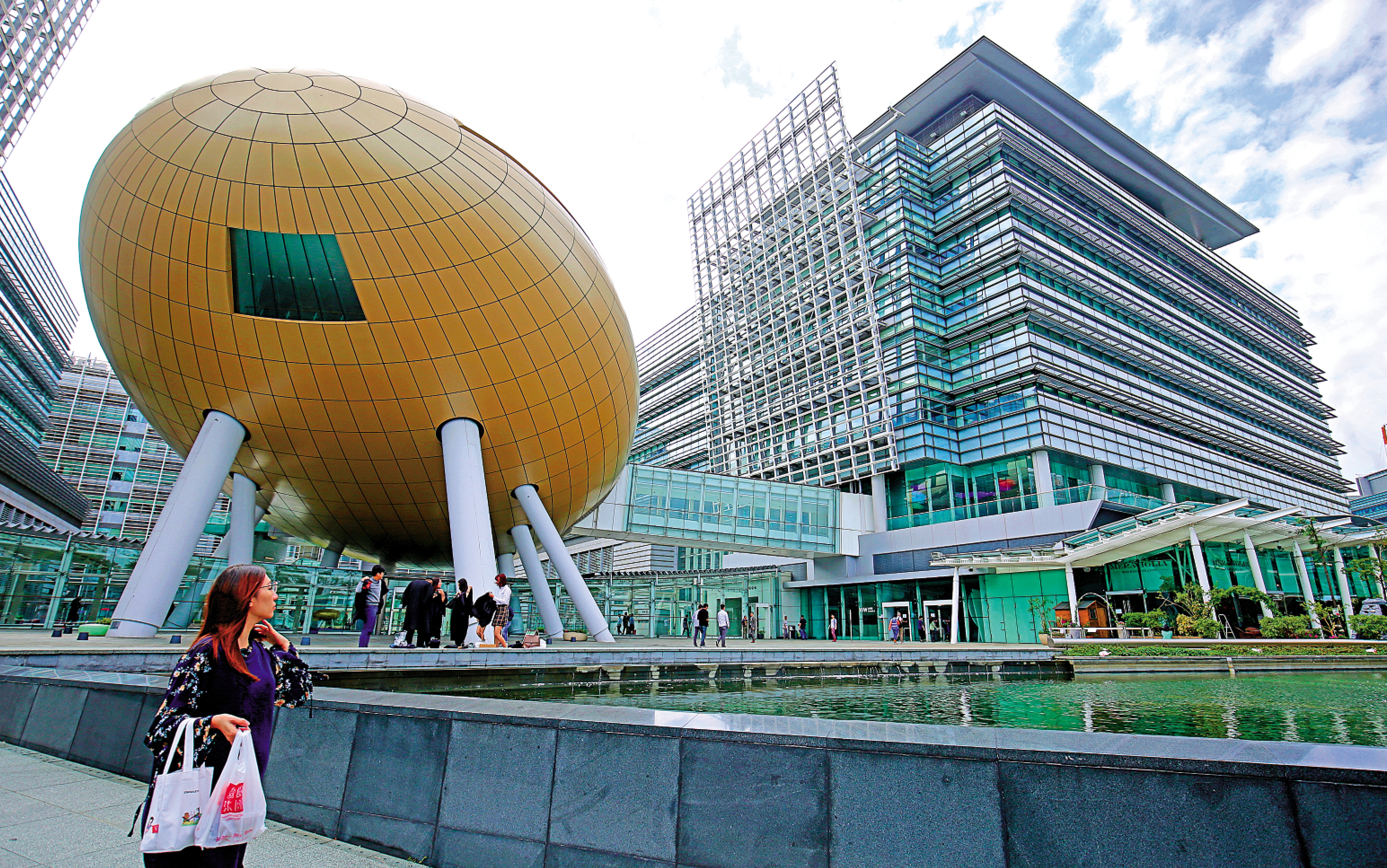 　　圖：代表委員提議建設國家級人工智能開放創新平台，推動產業智能化轉型升級，加快形成新質生產力。