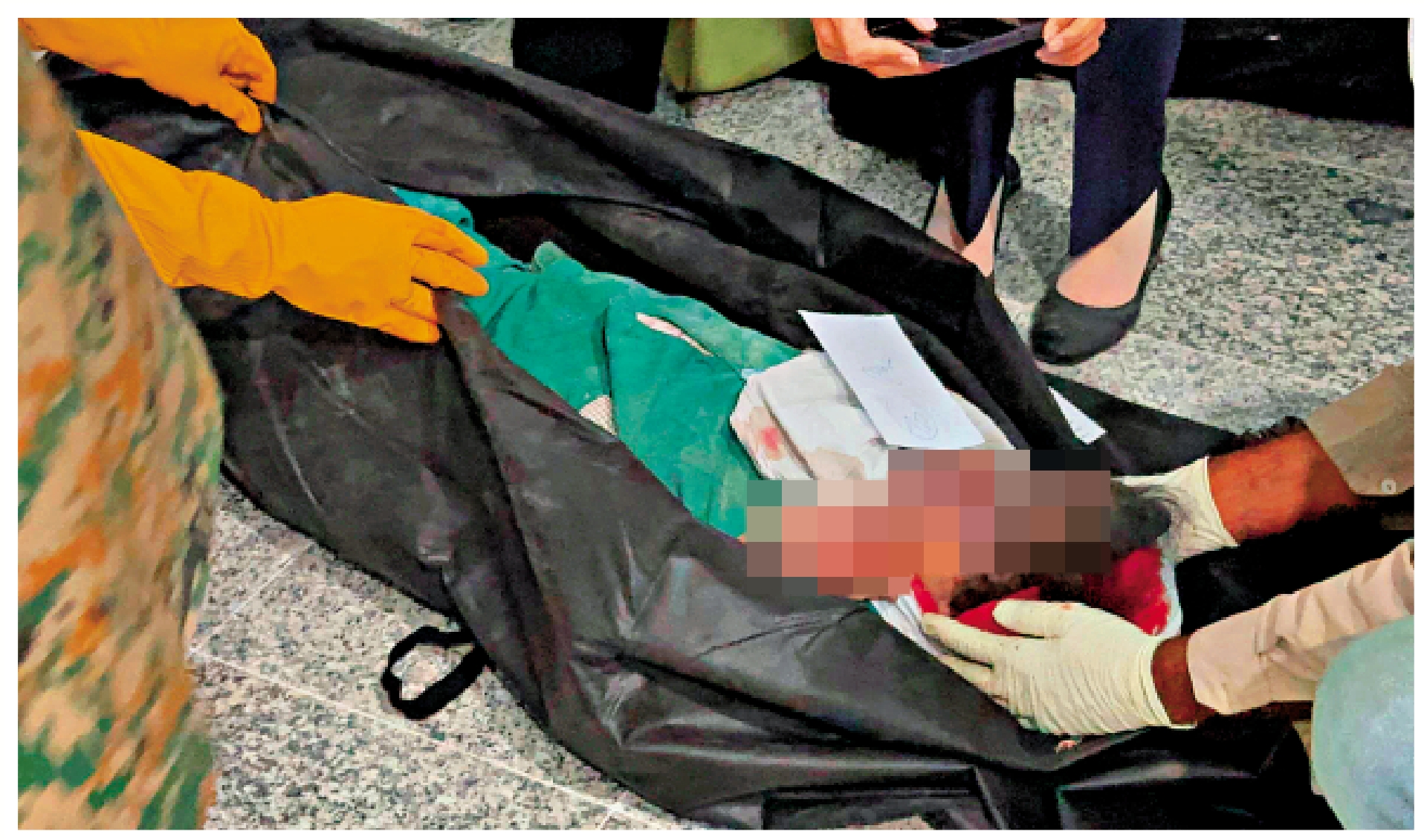 　　圖：2月28日，伊朗南部米納卜市小學遭遇美以導彈襲擊，死亡人數超過一百五十人。\路透社