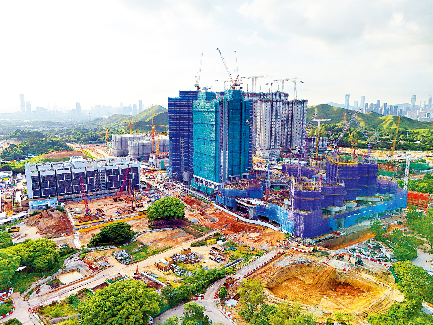 　　圖：香港通過制定「五年規劃」，明確未來五年的發展路徑，確保國家戰略部署能夠在港落地，進一步釋放香港更大的發展潛能，改變過去傳統的增長路徑。