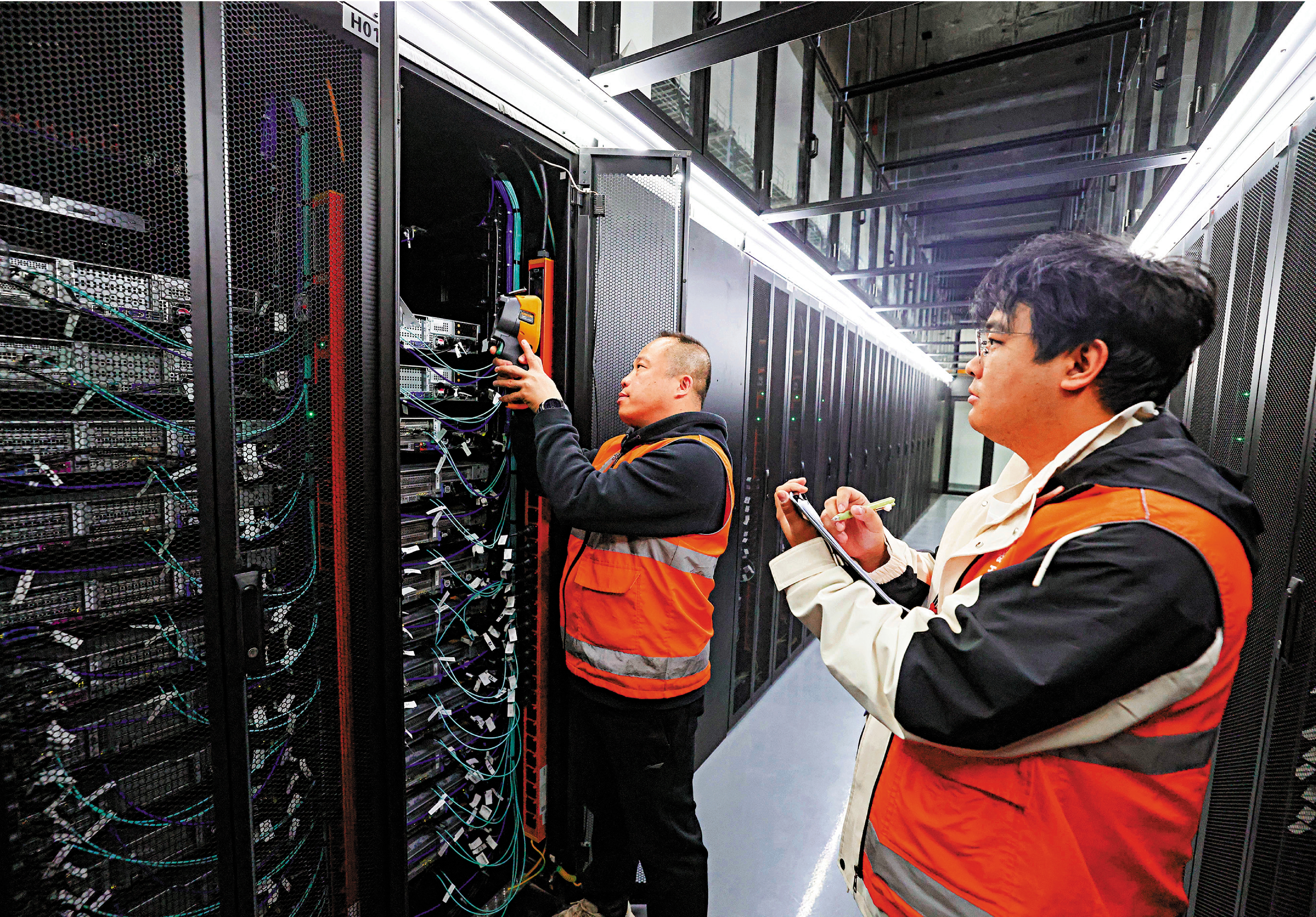 　　圖：人工智能發展極需依託數據中心構建先進的算力設施，沙嶺建設數據園區刻不容緩。圖為京津產業新城高村數智創新園內的數據中心。