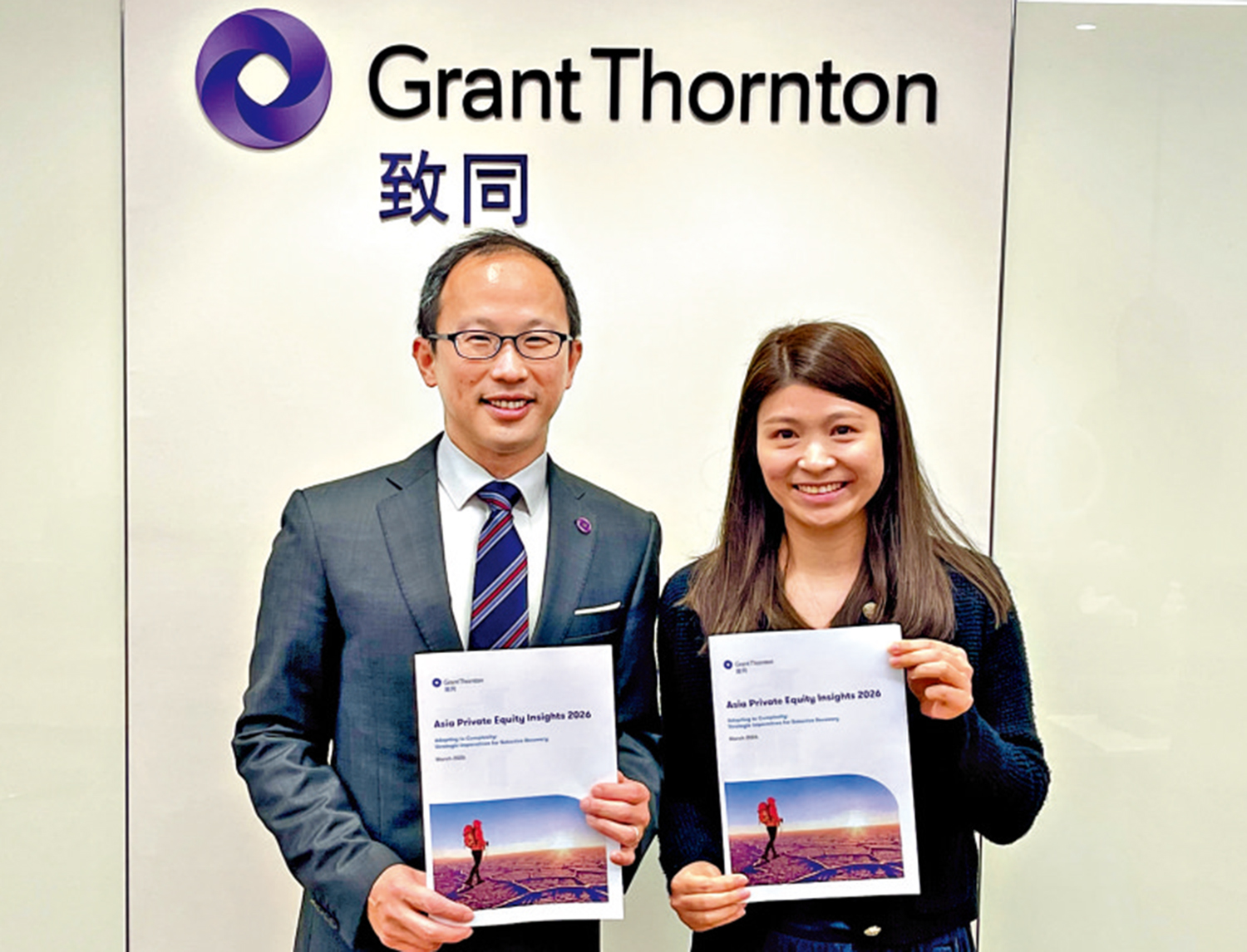 　　圖：湯飈（左）表示，對亞洲私募股權市場的前景感審慎樂觀。旁為麥瑋方。
