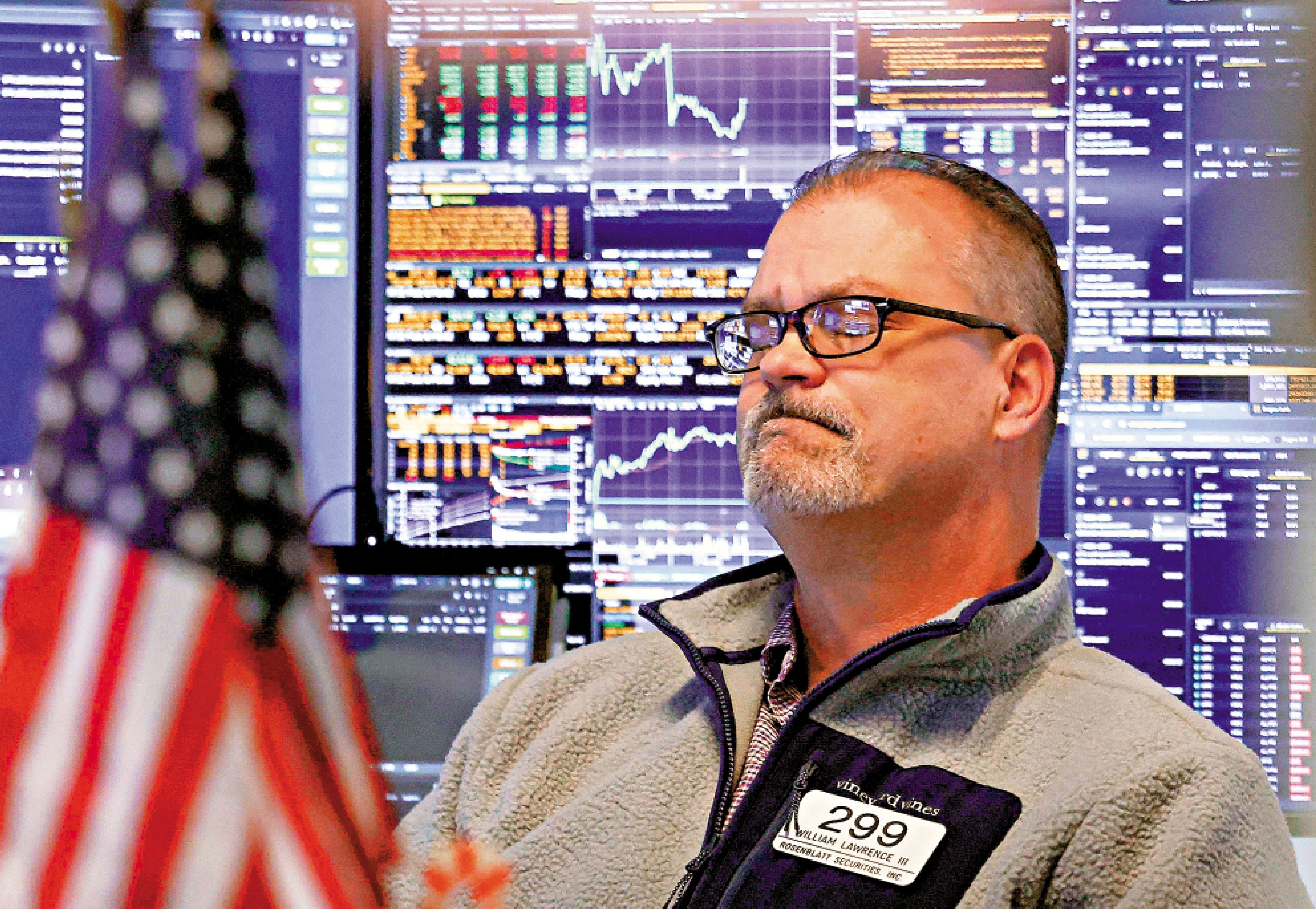 　　圖：美以日前對伊朗發動襲擊，華爾街股市2日下跌。圖為交易員在紐約證券交易所工作。\法新社