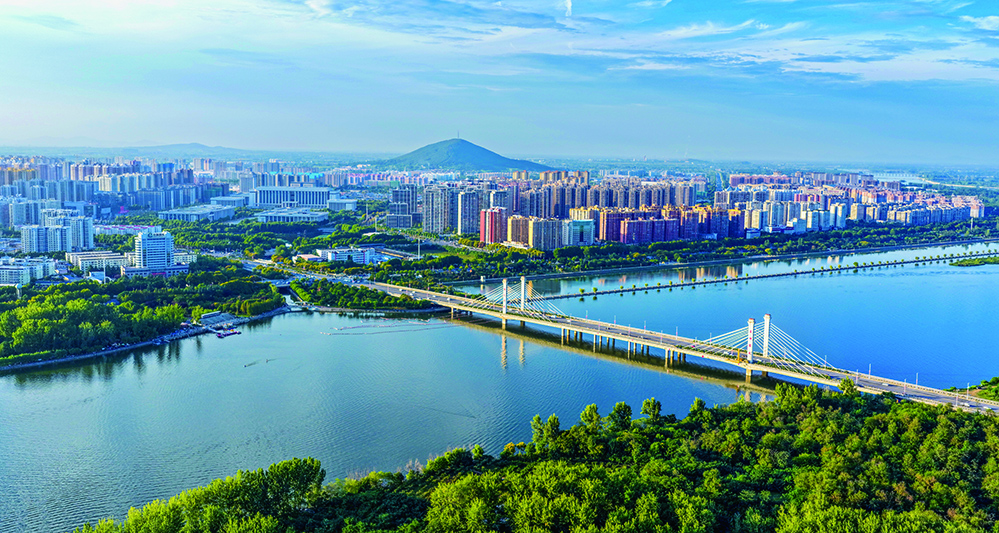 　　圖：南陽光武大橋橫跨碧波，繪就現代都市與自然生態的和諧畫卷。