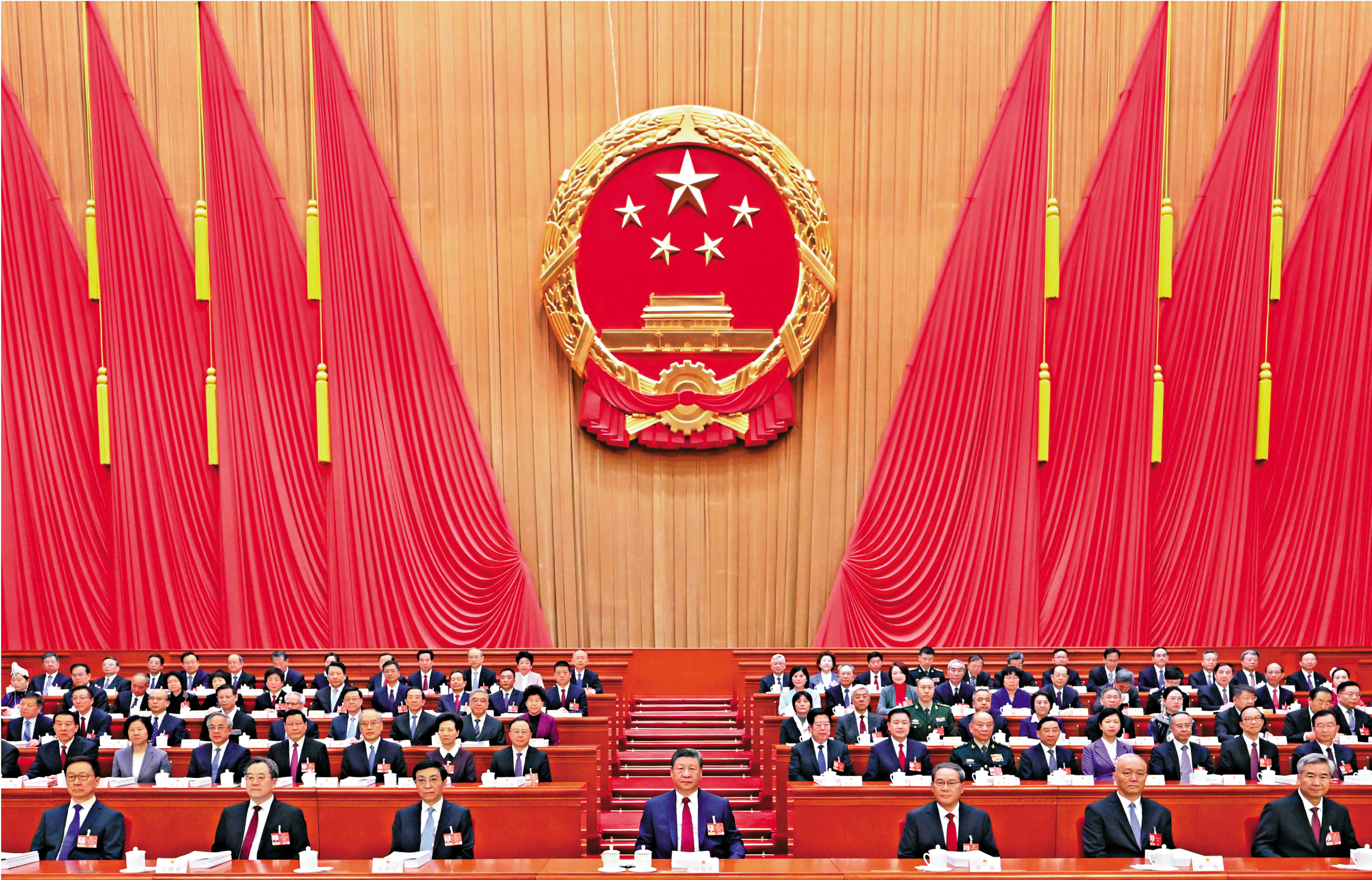 　　圖：3月5日，第十四屆全國人民代表大會第四次會議在北京人民大會堂開幕。黨和國家領導人習近平、李強、王滬寧、蔡奇、丁薛祥、李希、韓正等出席大會。\新華社
