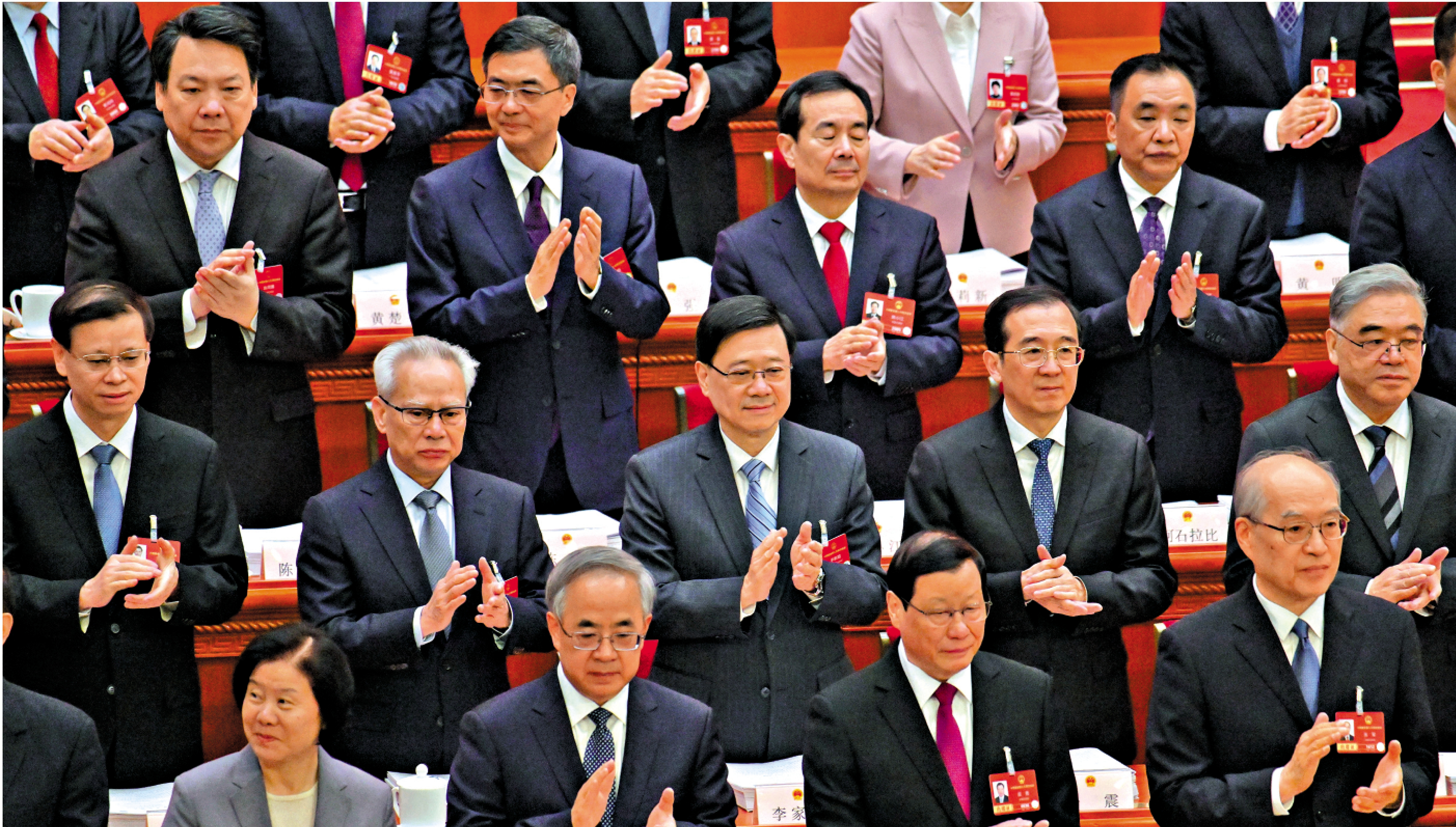 　　圖：第十四屆全國人民代表大會第四次會議昨日開幕。香港特區行政長官李家超、澳門特區行政長官岑浩輝列席。