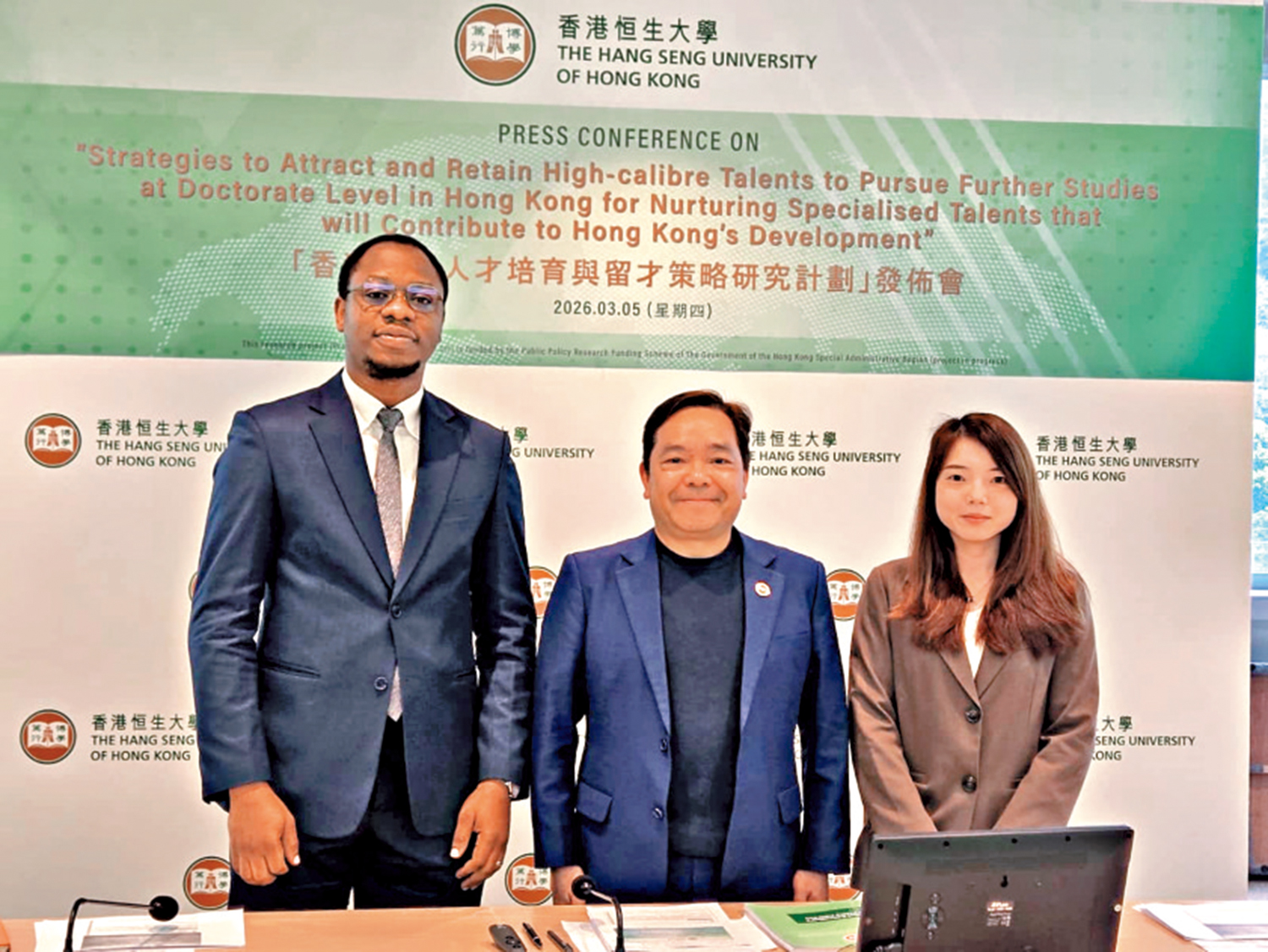 　　圖：恒大發布研究結果顯示，香港的博士教育較英國及星馬具優勢。恒大同日宣布，莫家豪（中）將於9月1日出任恒大校長。