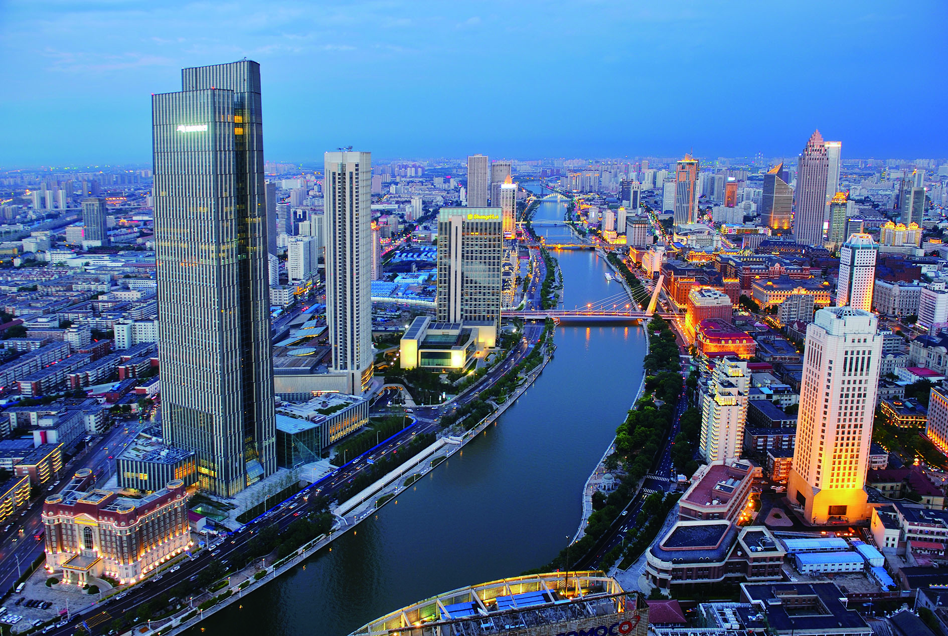 　　圖：矗立在天津海河東岸的渤海銀行大廈，構築城市金融核心坐標。