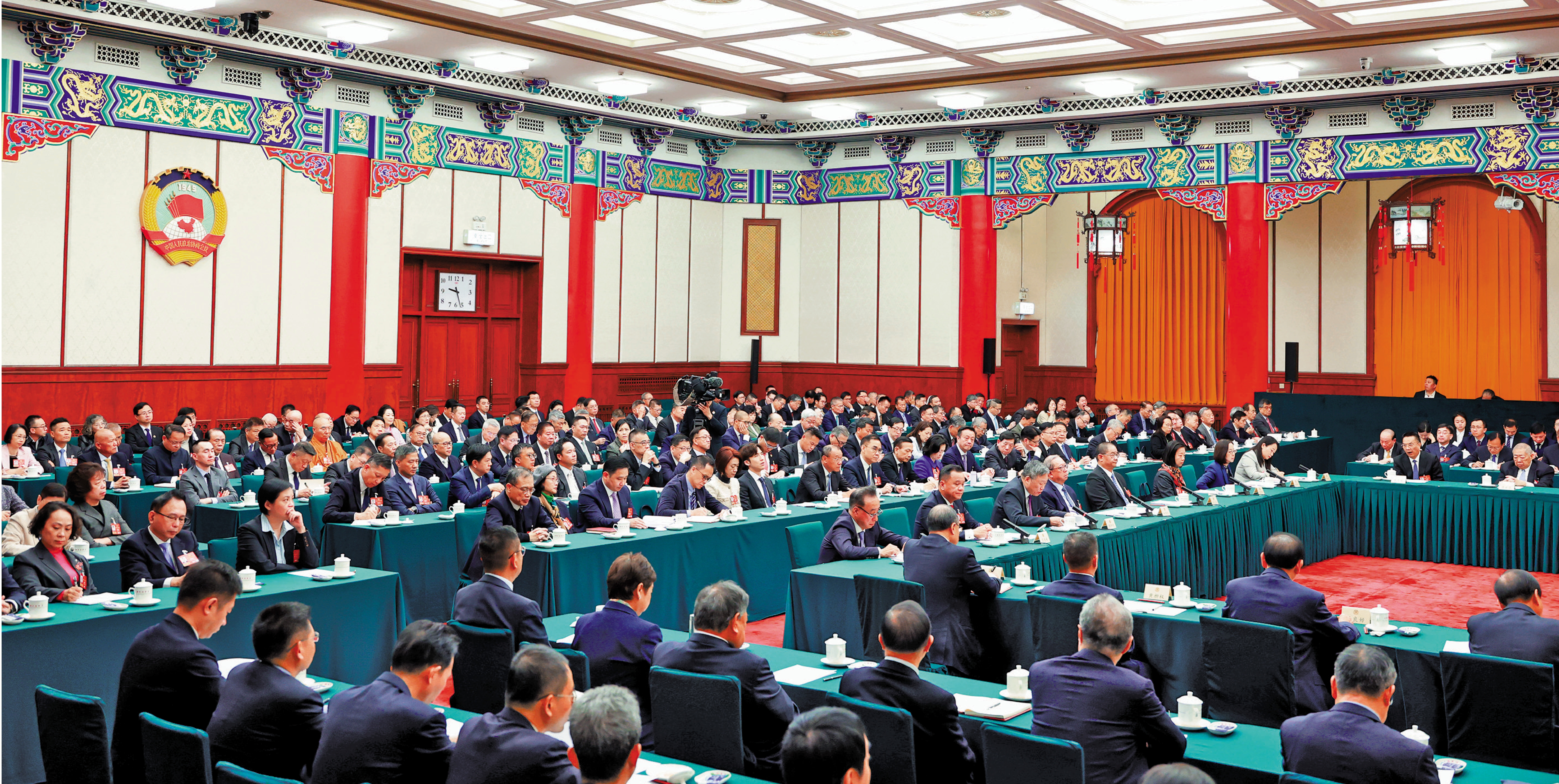 　　圖：全國政協十四屆四次會議港澳地區全國政協委員聯組會昨日在政協禮堂舉行。\中新社