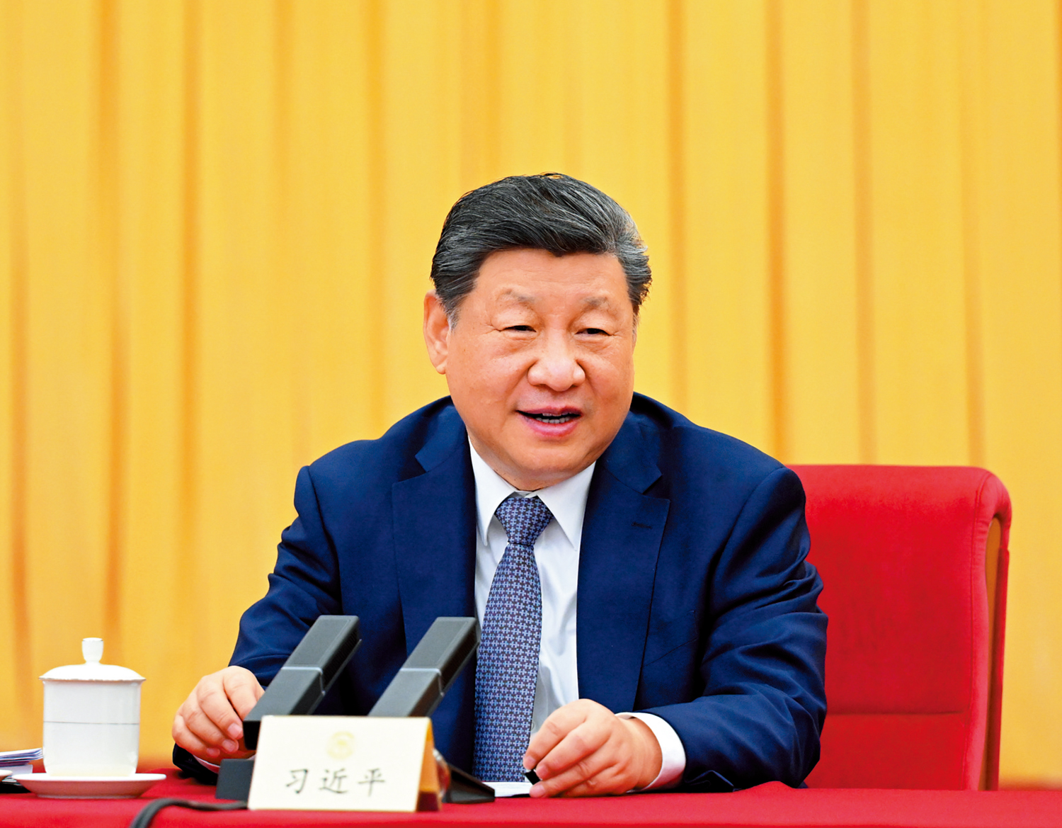 　　圖：3月6日下午，中共中央總書記、國家主席、中央軍委主席習近平看望參加全國政協十四屆四次會議的農工黨、九三學社、醫藥衞生界、社會福利和社會保障界委員，並參加聯組會，聽取意見和建議。\新華社