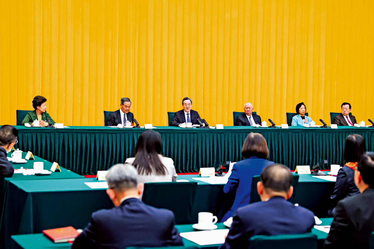 　　圖：3月6日上午，中共中央政治局常委、國務院副總理丁薛祥參加全國政協十四屆四次會議港澳地區全國政協委員聯組會。\新華社