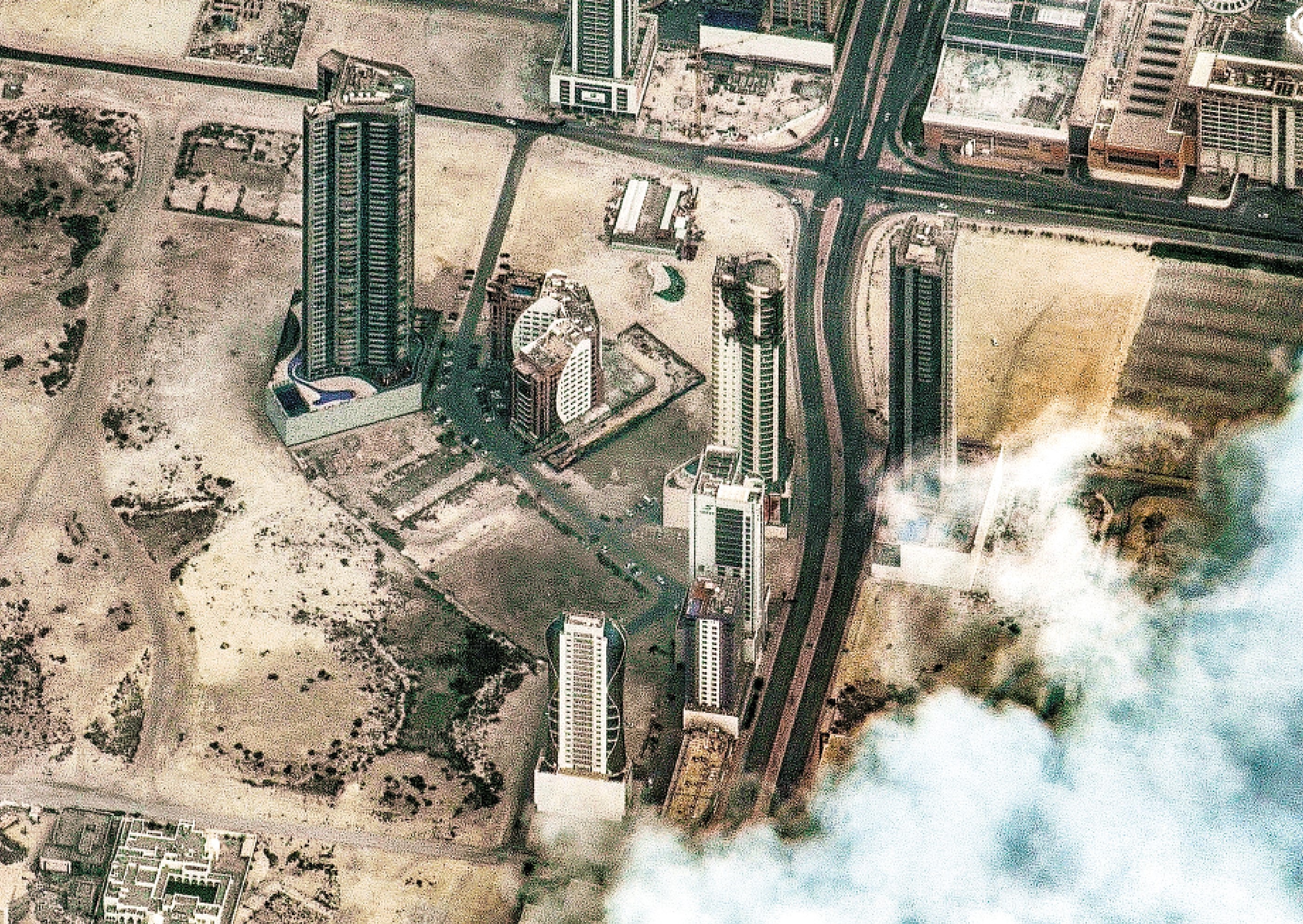 　　圖：衛星圖片顯示，巴林一棟住宅樓遇襲。\路透社