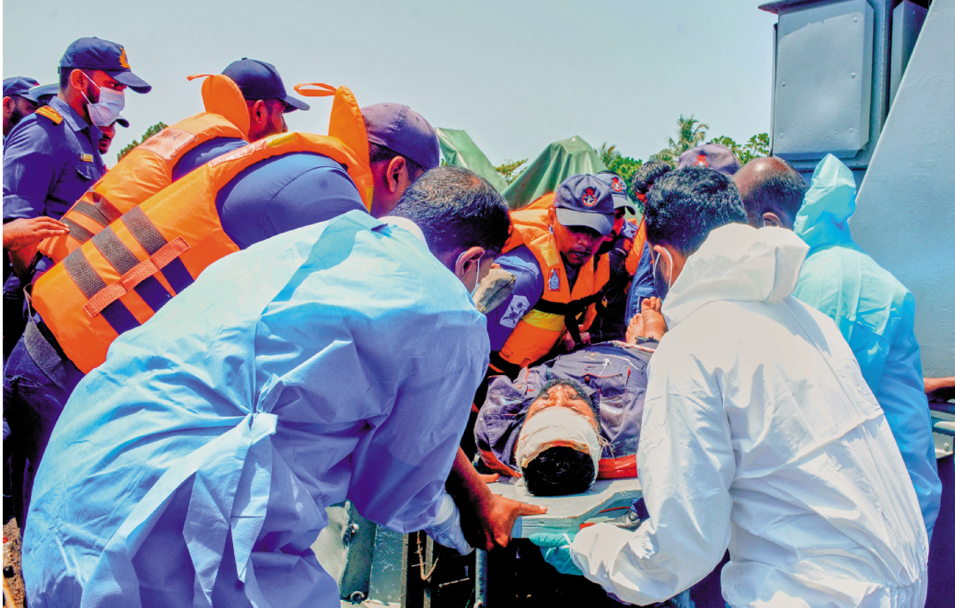 　　圖：斯里蘭卡海軍救援被美軍擊沉的伊朗海軍軍艦倖存者。\美聯社