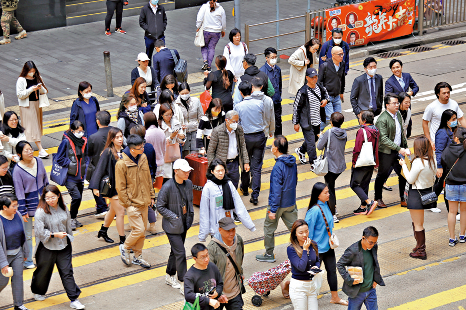 　　圖：積金局於每個四年檢討周期對強積金強制性供款入息水平進行檢討，以避免與市民生活水平脫節。