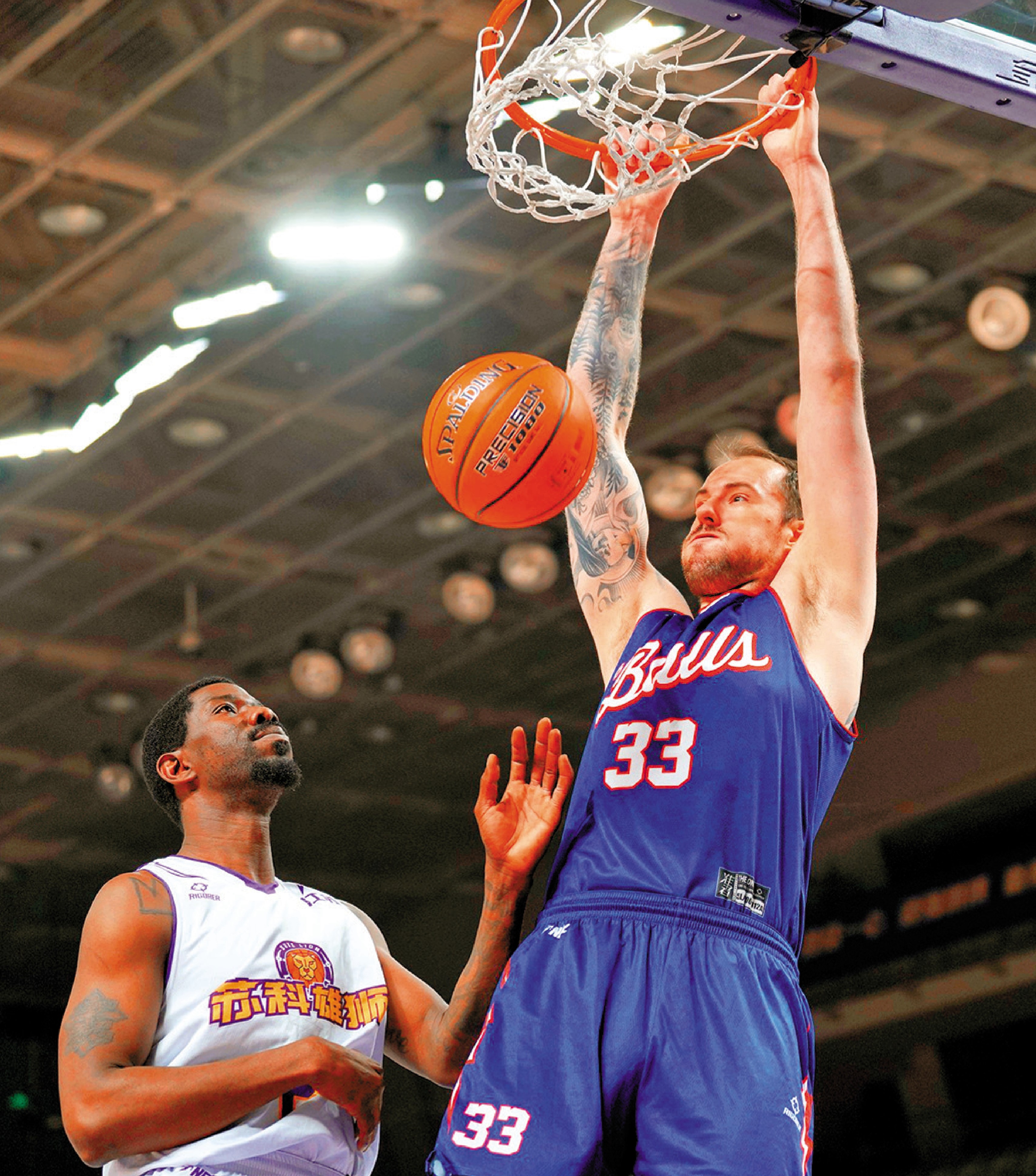 　　圖：巴爾文（右）左腳踝關節扭傷，部分韌帶撕裂。