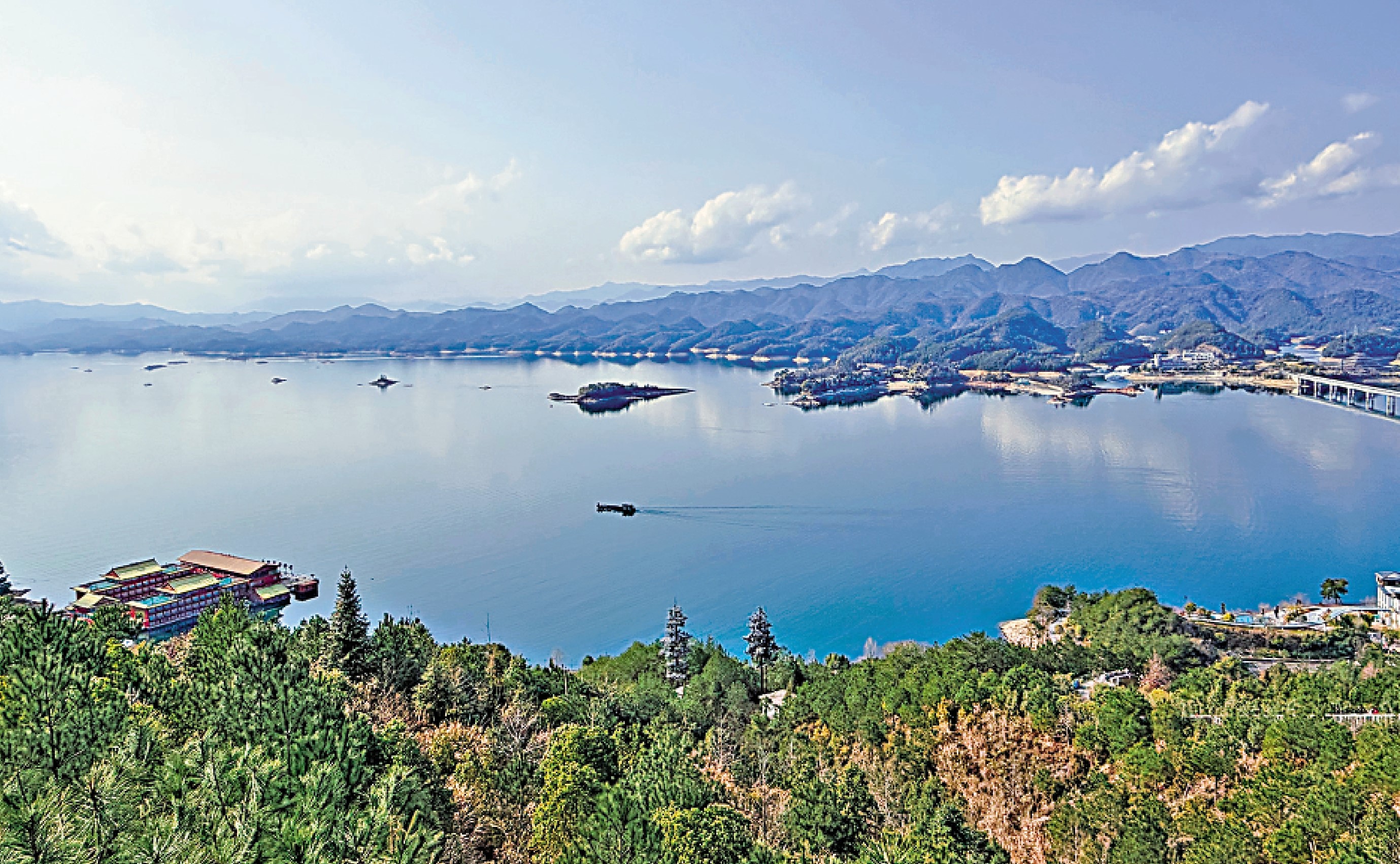 　　圖：山清水秀的千島湖。