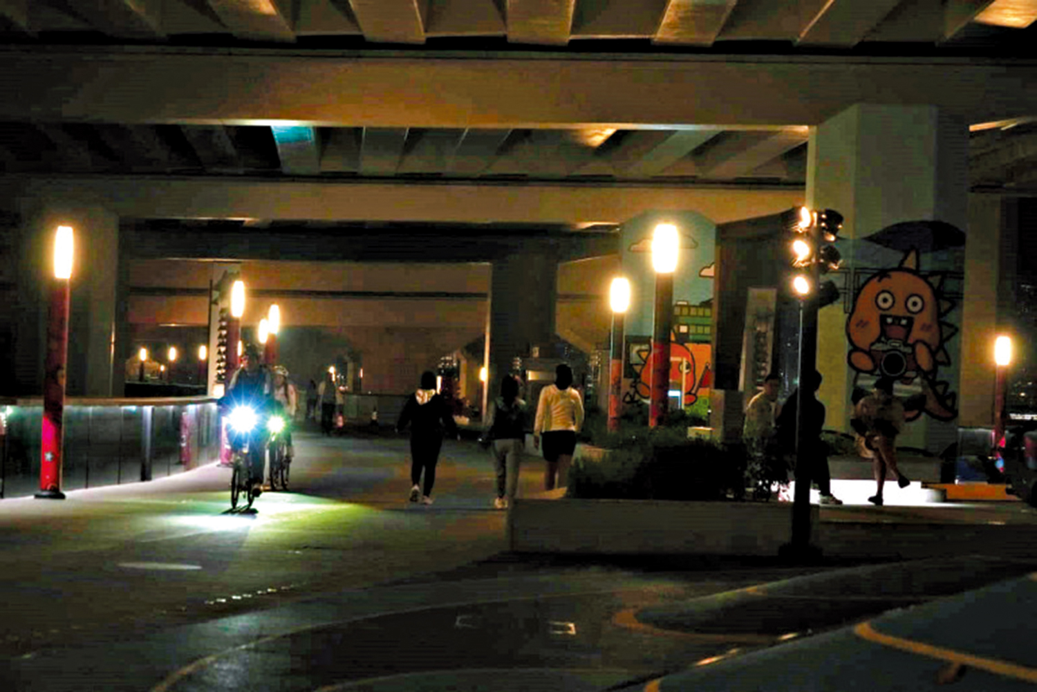 　　圖：照明系統昨晚10時陸續回復正常。\大公報記者林良堅攝