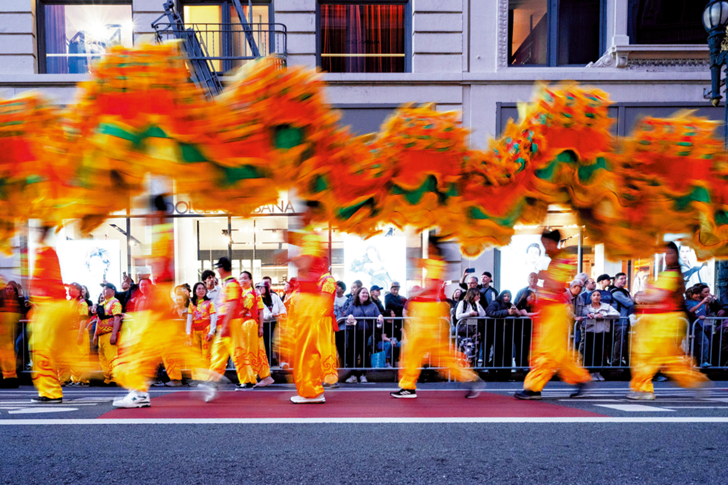 　　圖：三月七日，人們在美國三藩市參加農曆新年花車巡遊活動。/新華社