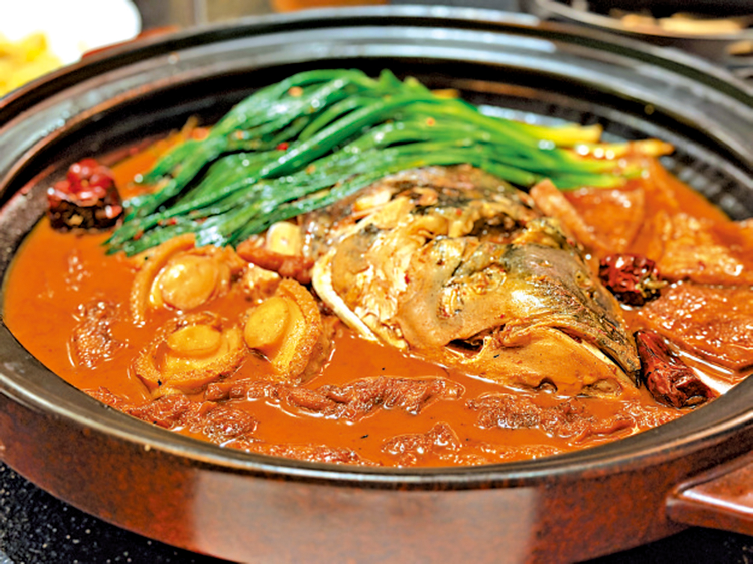 　　圖：千島湖大魚頭鮮香誘人。