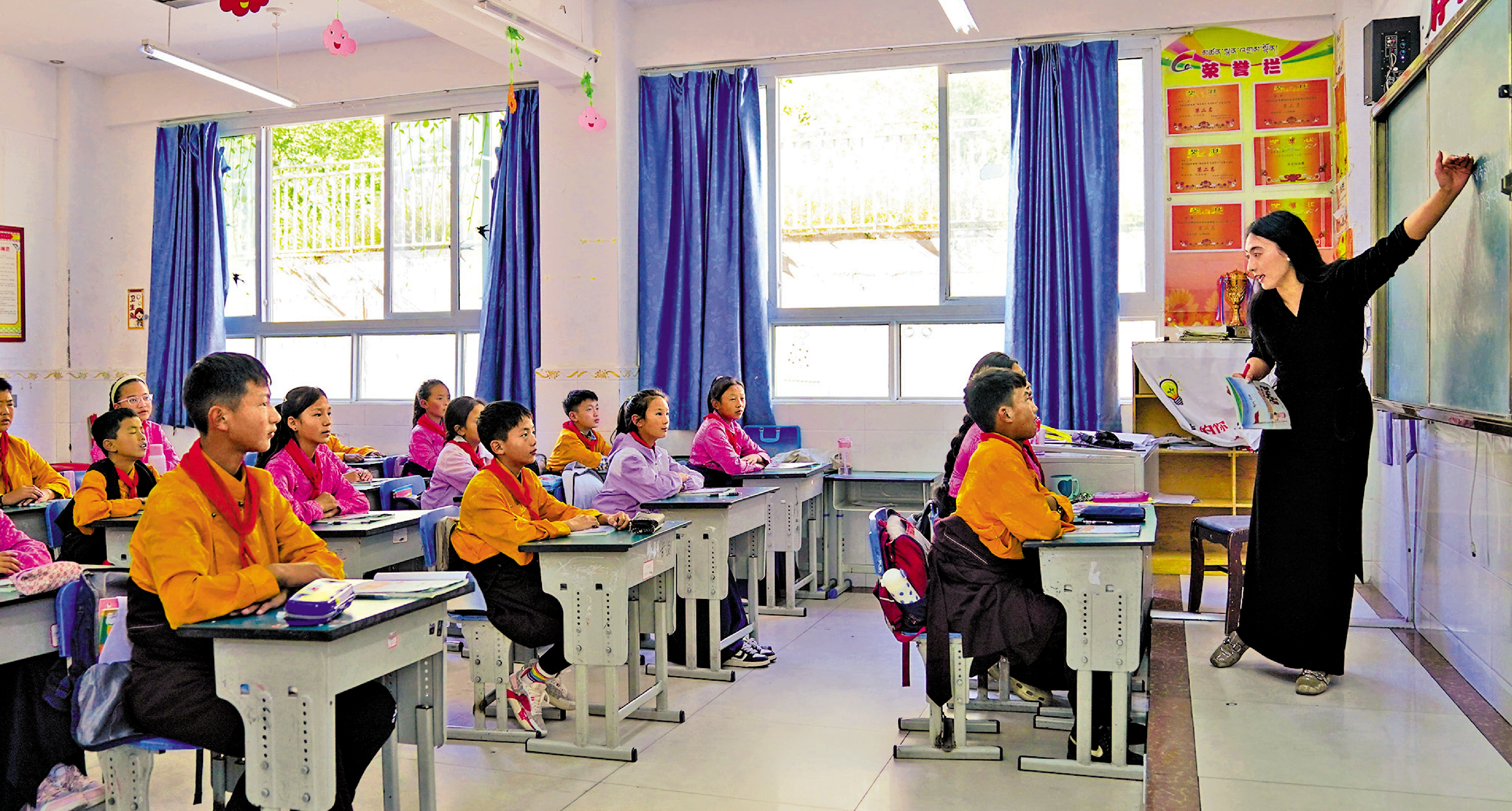 　　圖：內地早年已鼓勵素質教育改革，但由於就業需求主導教育方向，因而注重知識掌握而忽視思維訓練。