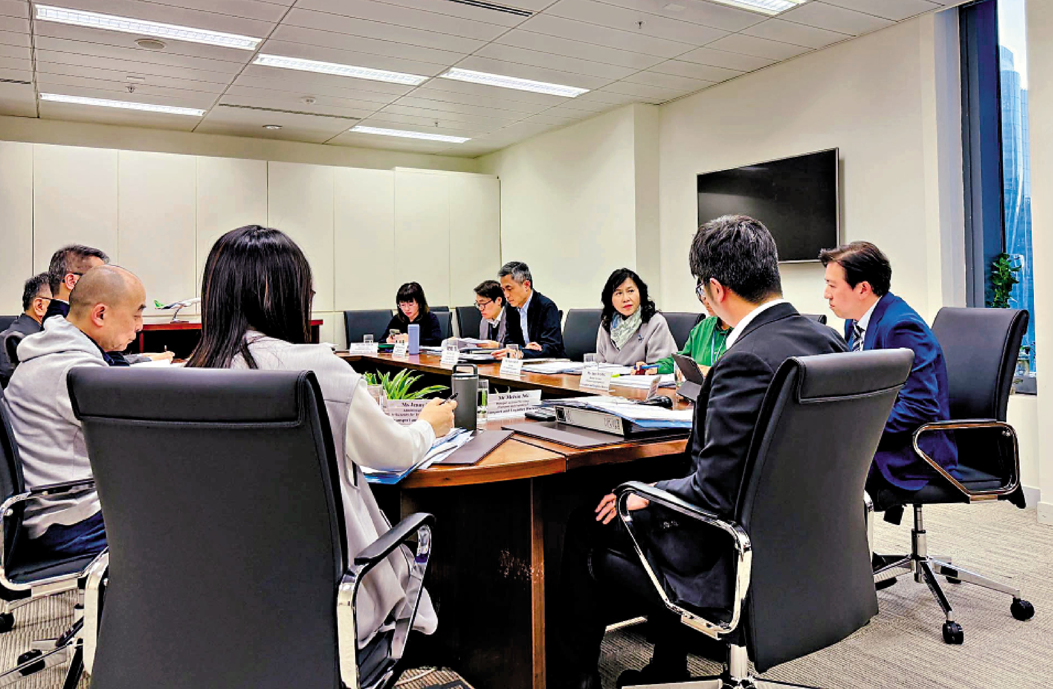 　　圖：運輸及物流局的「香港五年規劃」編制小組昨日再次召開會議。