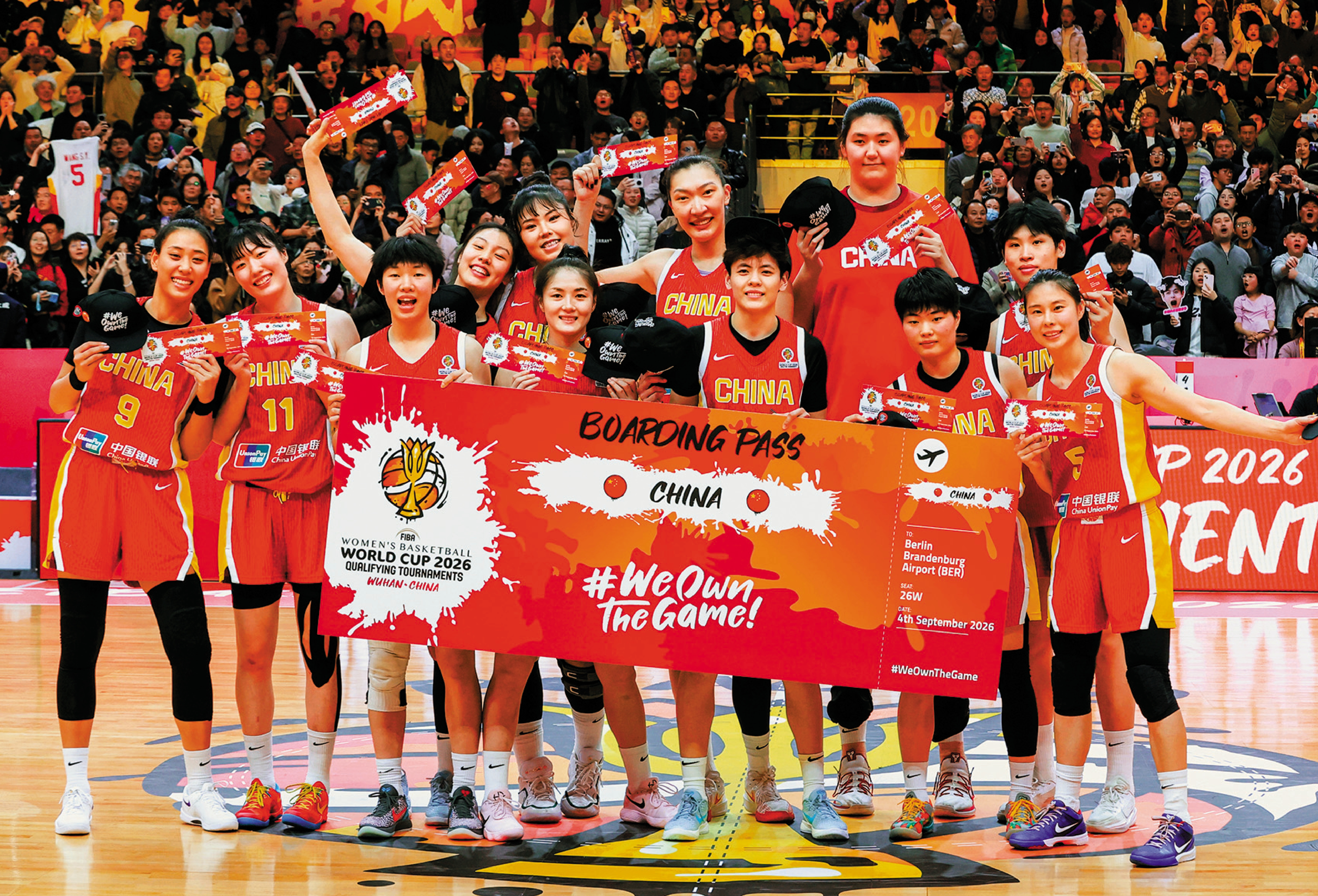 　　圖：中國女籃球員賽後合照慶祝。