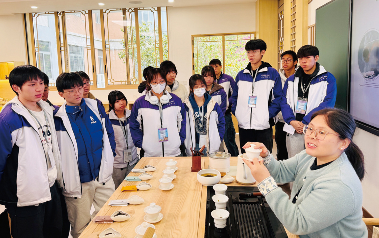 　　圖：教育局已安排逾15萬高中生參與公民科內地考察。
