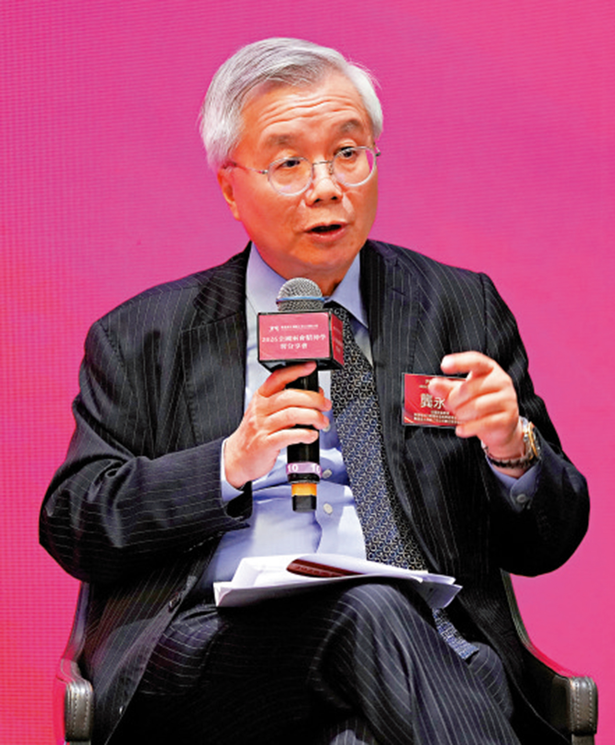 　　圖：龔永德指，香港的稅務籌劃方面享有優勢。