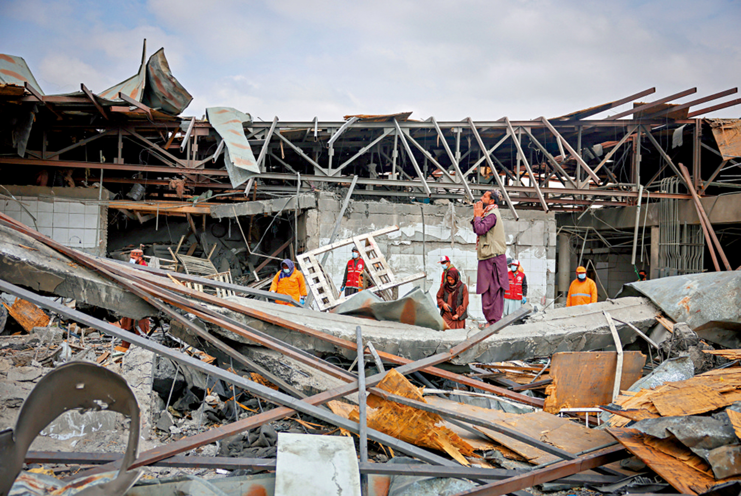 　　圖：阿富汗喀布爾的一所醫院已被炸成廢墟。\路透社