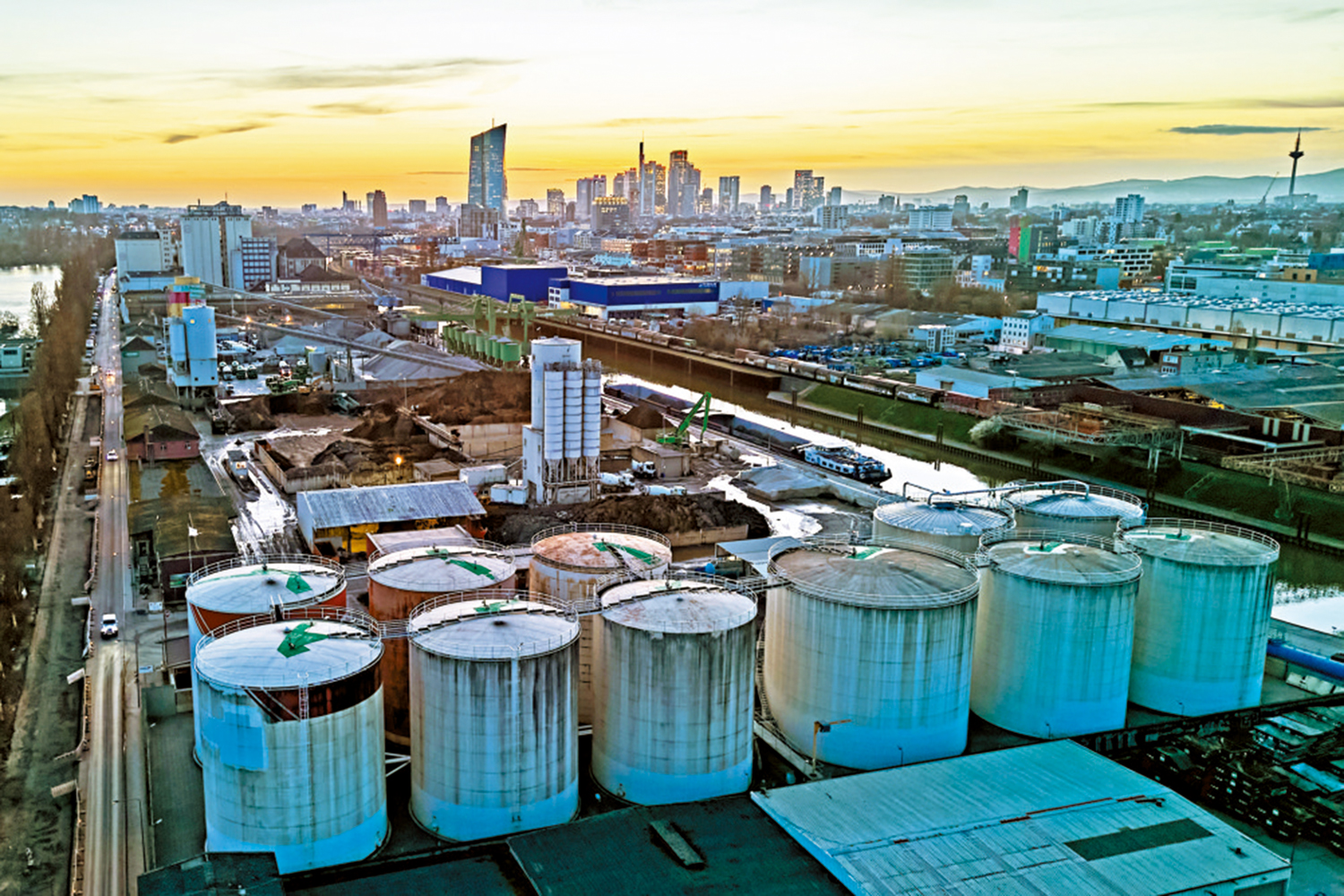 　　圖：歐洲能源供應被擾亂。圖為德國的儲油設施。\美聯社