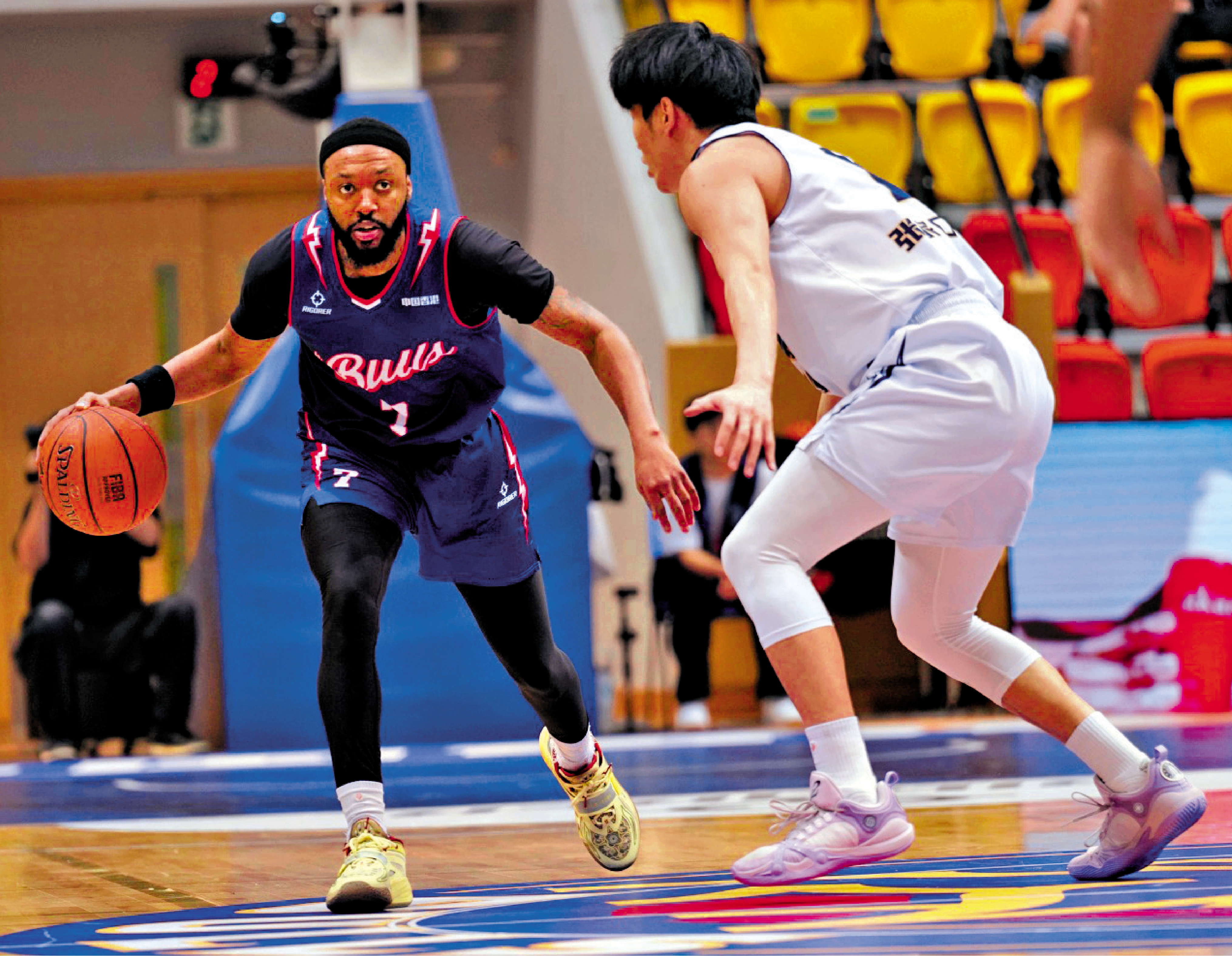 　　圖：金牛男籃球員邦斯（左）狀態理想。