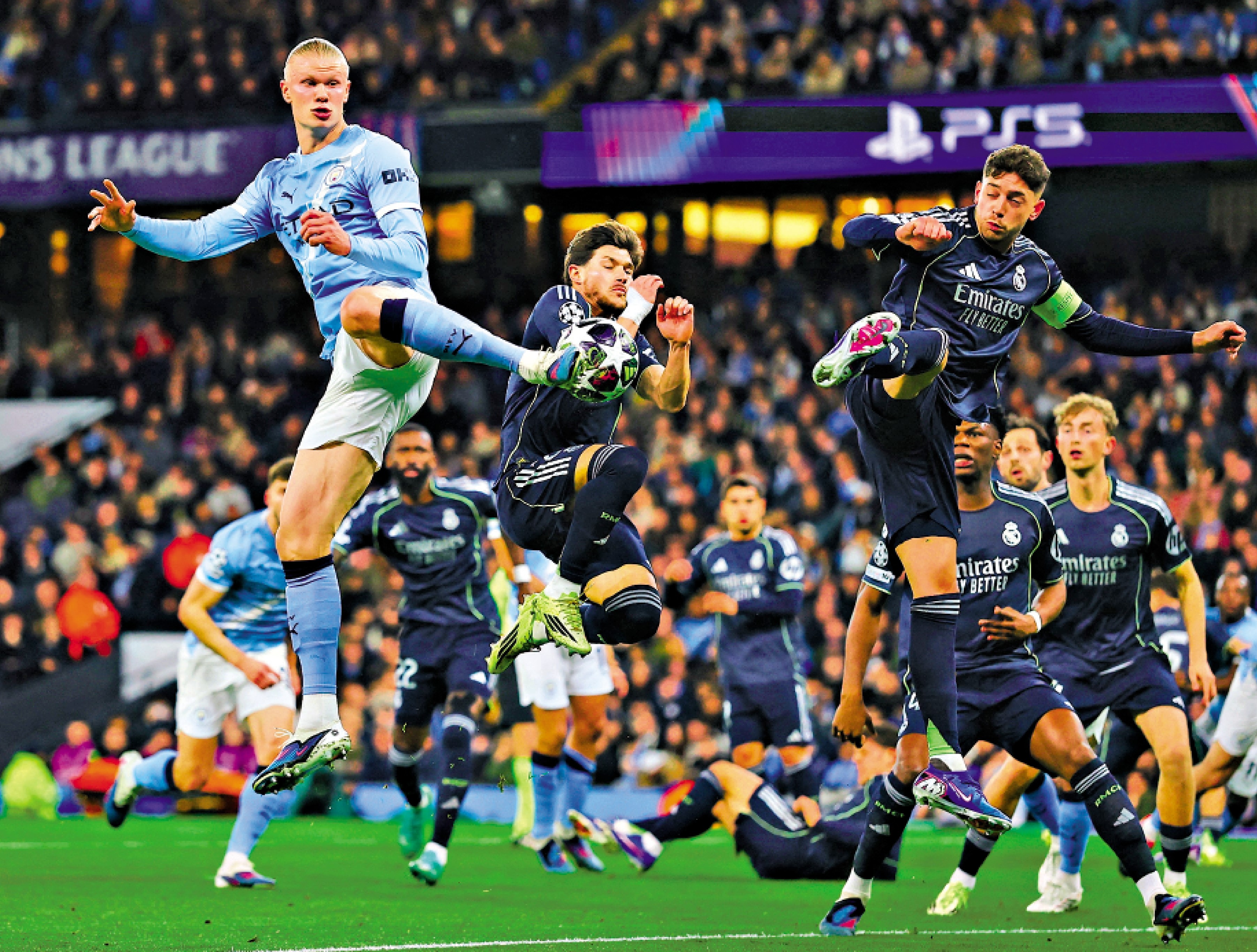 　　圖：曼城的夏蘭特（左）只好收拾心情爭英聯盃。\路透社