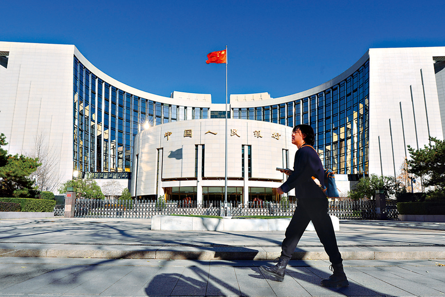 　　圖：中國人民銀行黨委日前召開擴大會議。會議提到，持續深化金融改革開放，鞏固和提升香港國際金融中心地位。