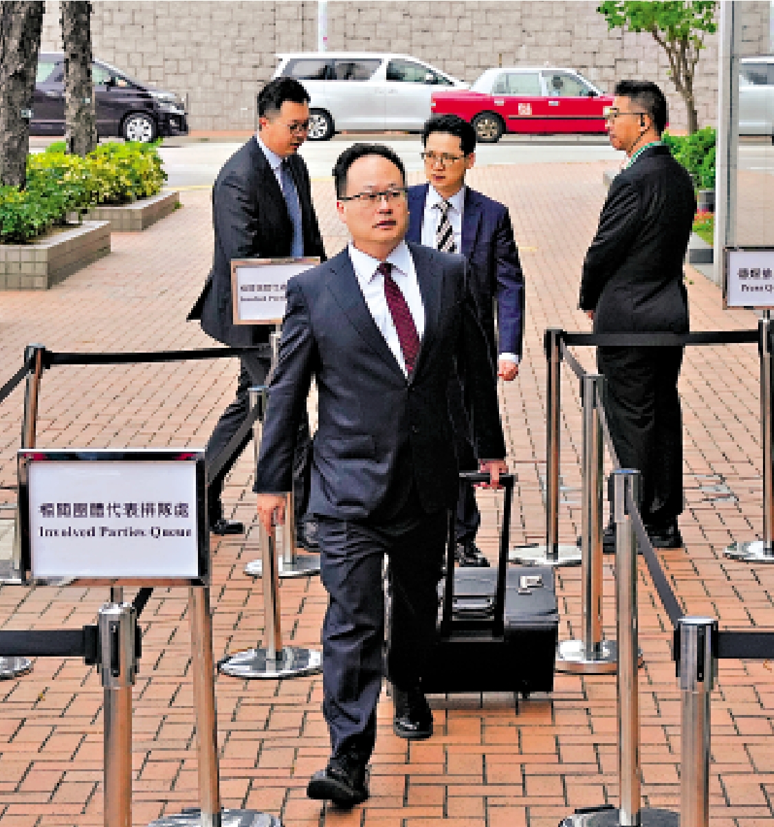 　　圖：政府代表律師出席聽證會。\大公報記者林少權攝