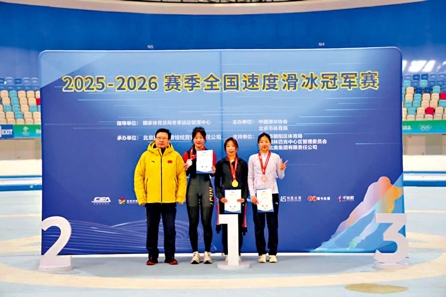 　　圖：女子三千米頒獎情況。/新華網