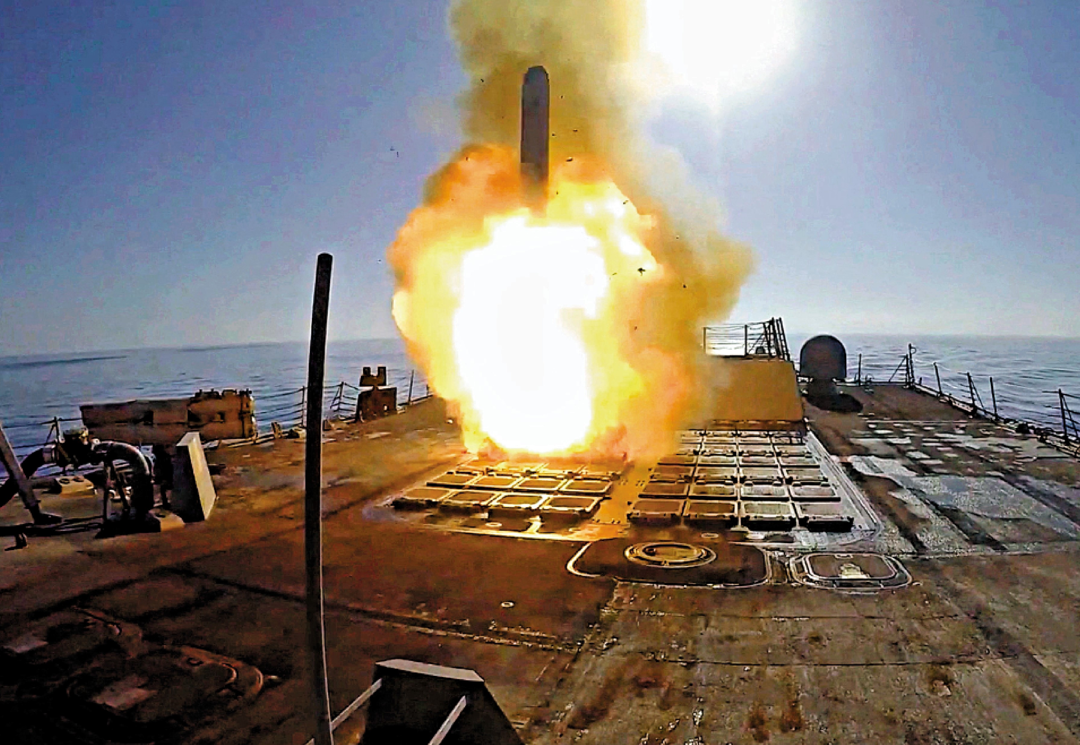 　　圖：美軍向伊朗發射「戰斧」巡航導彈。\路透社