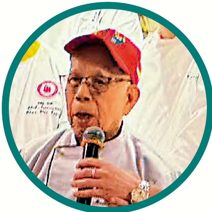 　　圖：符星師傅介紹豬油包的製作方法。