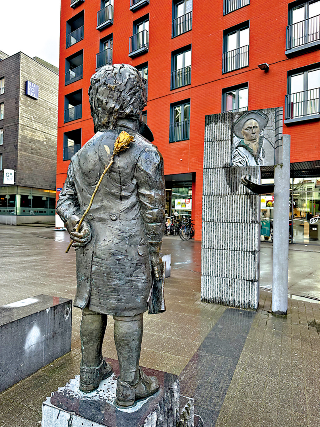 　　圖：梅赫倫老城中心的童年貝多芬與祖父的雕。\作者供圖