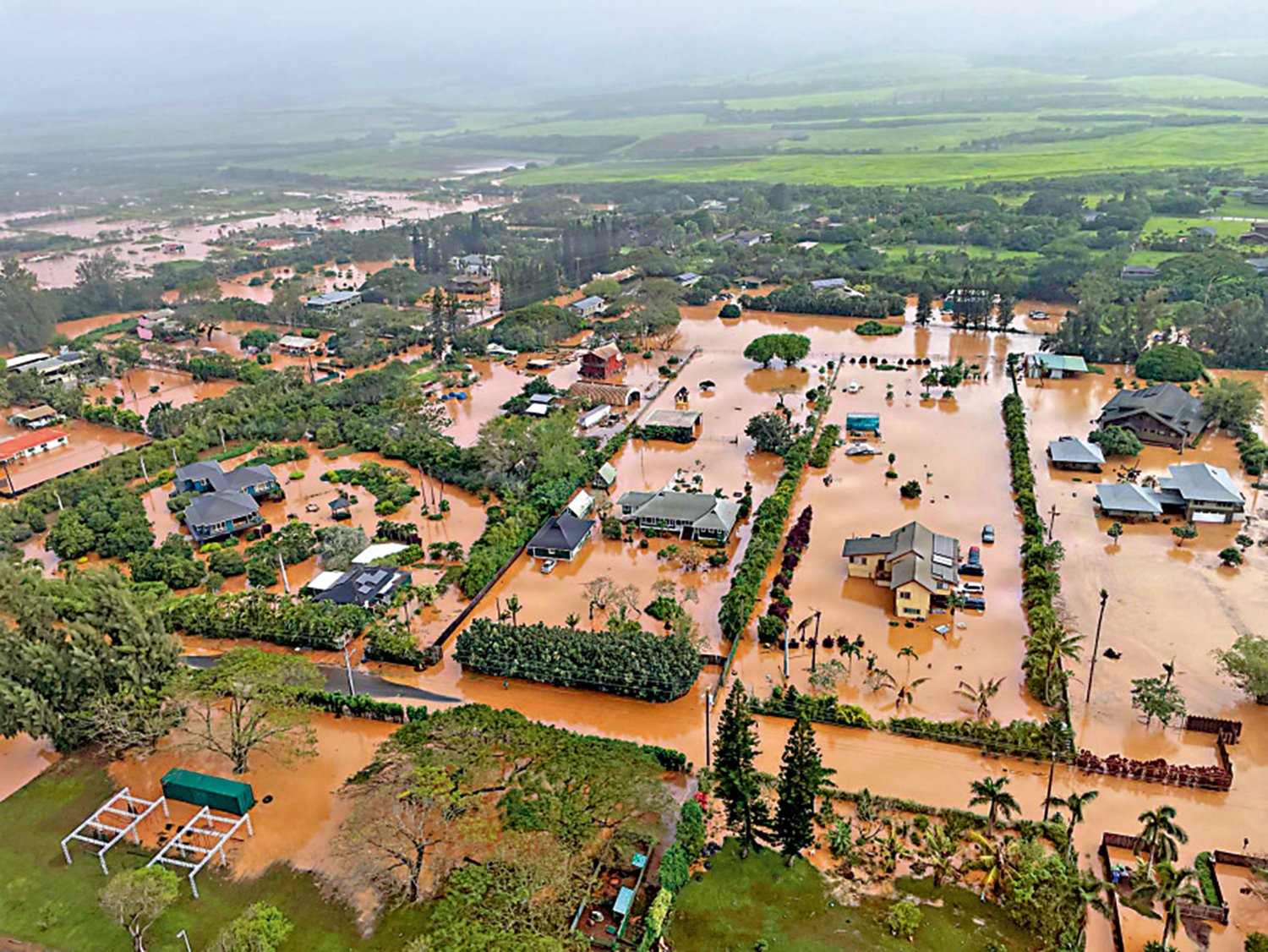 　　圖：夏威夷近日發生嚴重洪災，大片房屋被洪水淹沒。\法新社