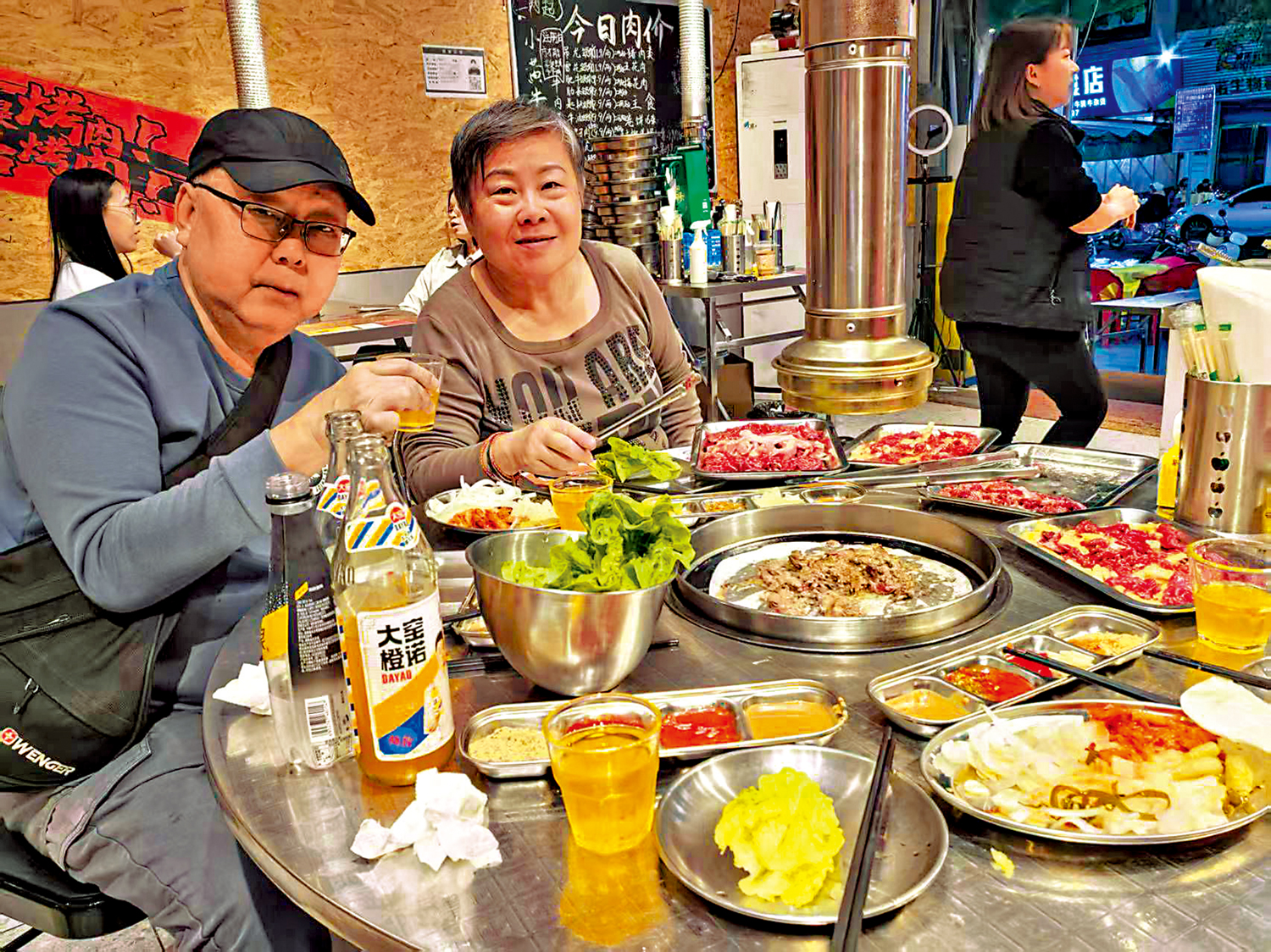 　　圖：李先生與太太表示，在中山一有時間便自駕遊，四處吃喝玩樂，生活忙得很。