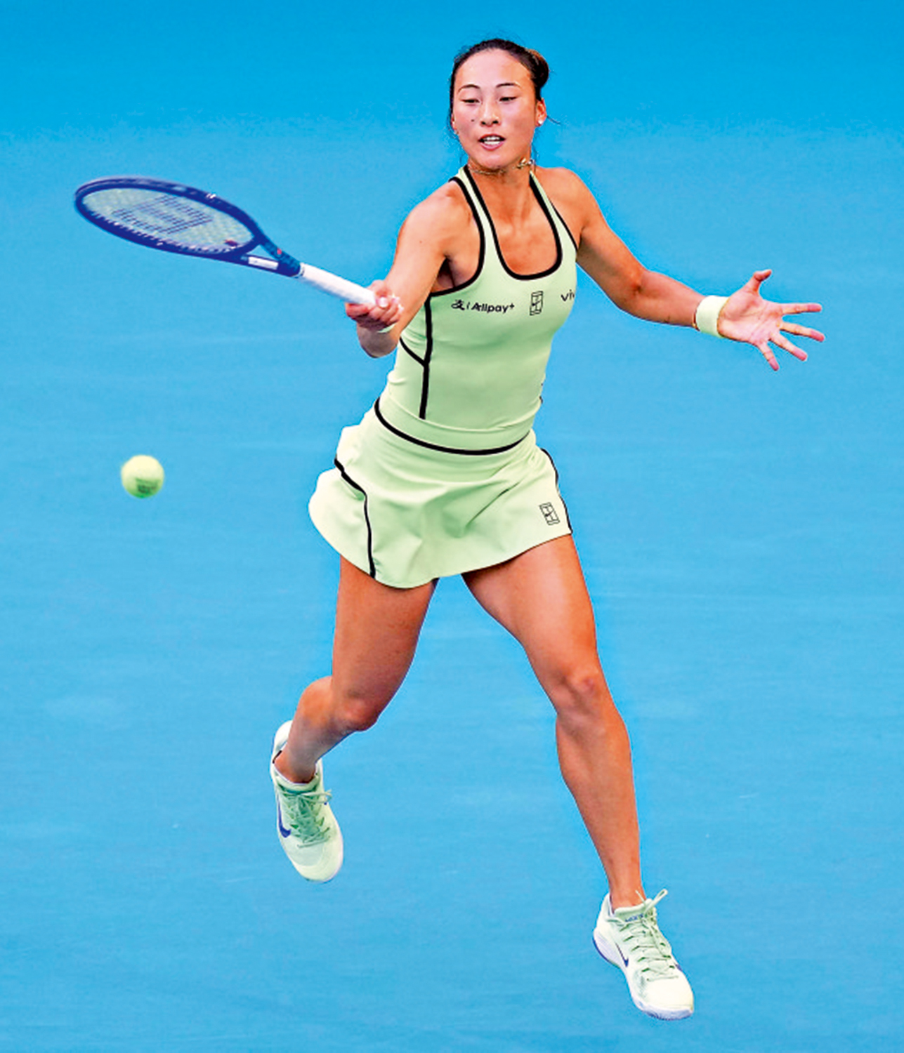 　　圖：鄭欽文在比賽中回球。\法新社