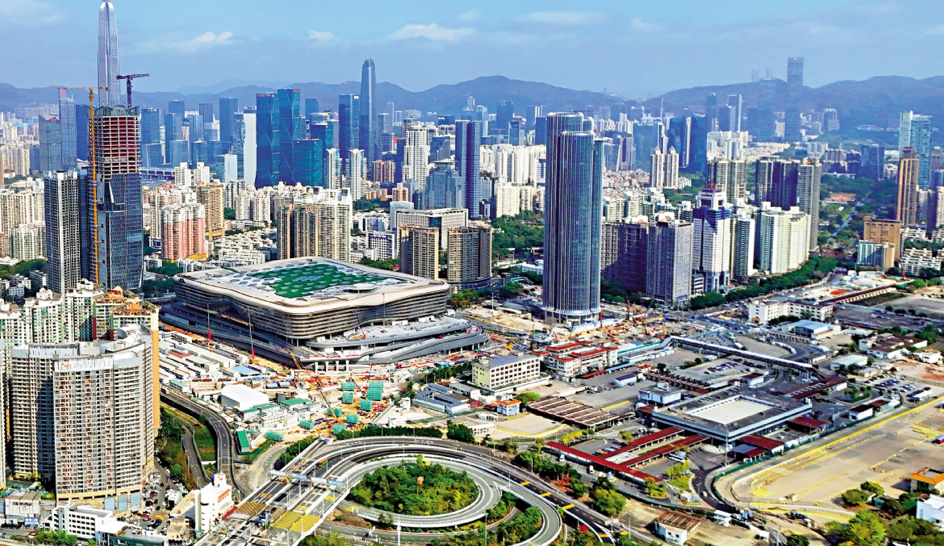 　　圖：新皇崗口岸聯檢大樓主體結構建設已基本完成。/大公報記者攝