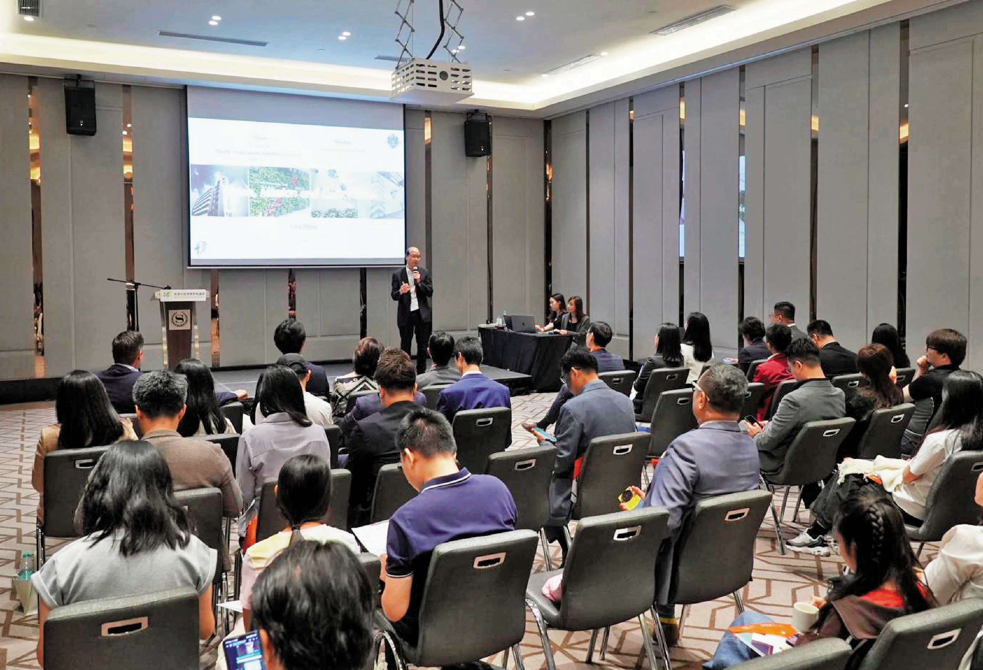 　　圖：香港直接資助學校議會昨日在吉隆坡舉辦「香港留學：東南亞教育之旅」首站活動，吸引逾六十位家長參與。