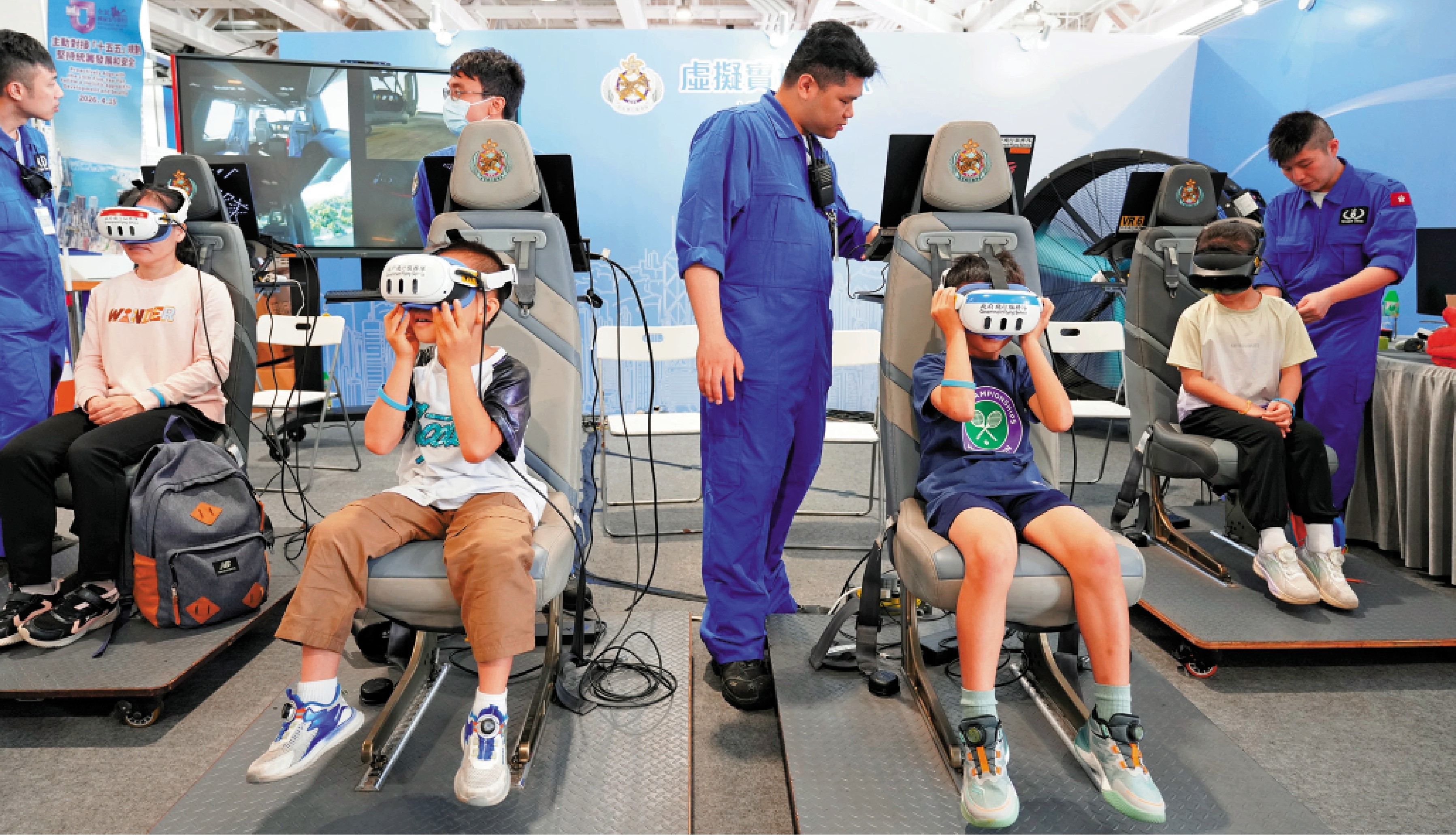 　　圖：開放日透過互動體驗，加深市民對飛行服務隊的了解。\大公報記者 何嘉駿攝