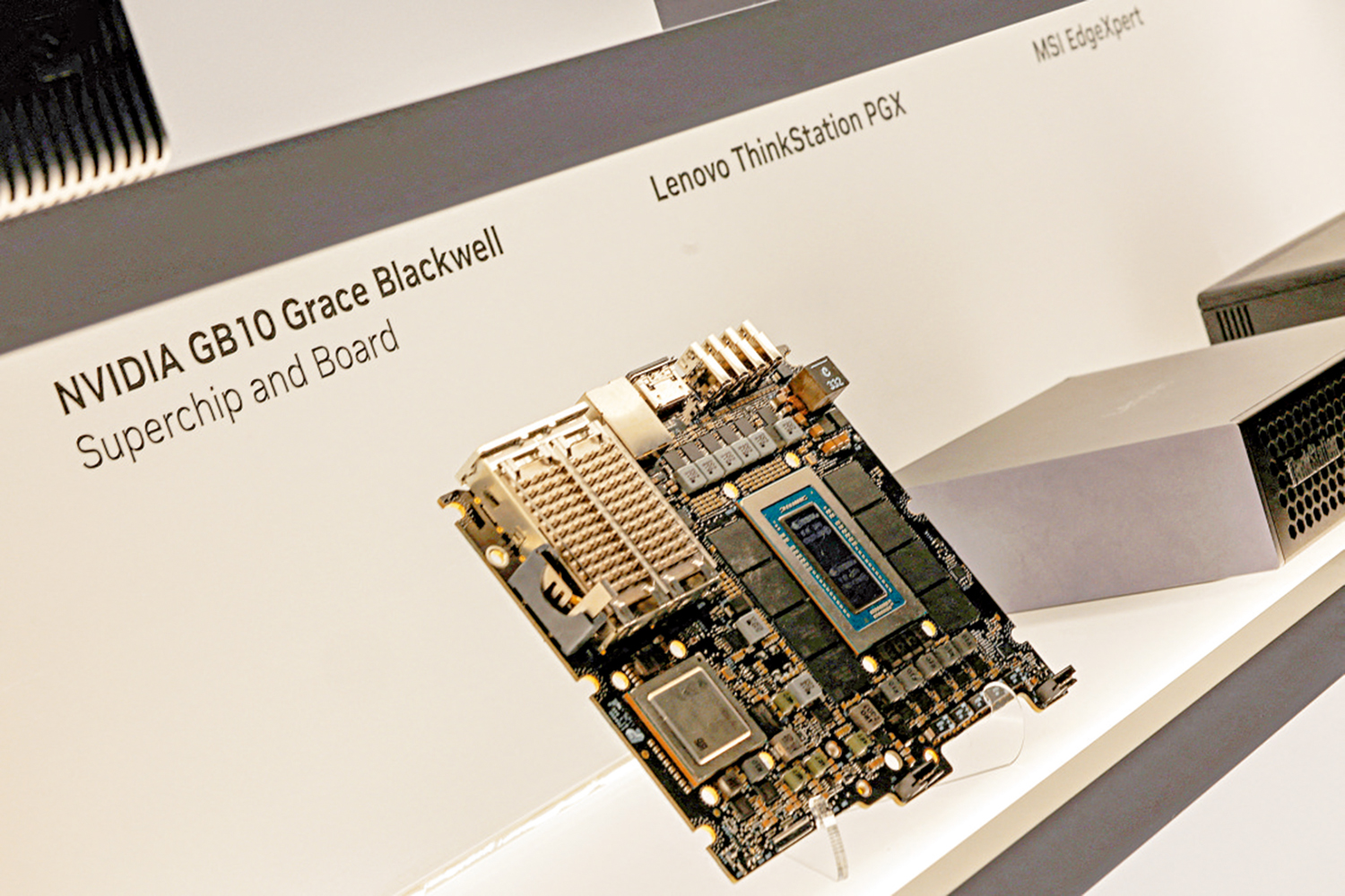 　　圖：美國刻意打壓中國科技發展，包括禁止英偉達高端芯片進入中國市場。