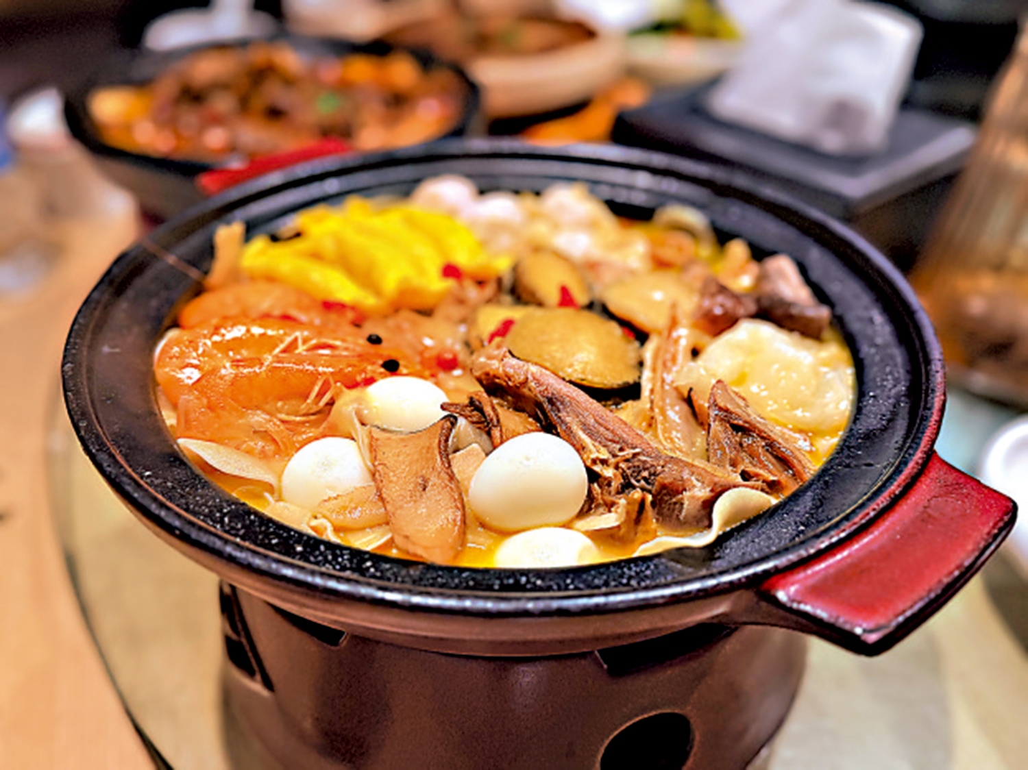 　　圖：「李鴻章大雜燴」熱氣氤氳，食材豐富。