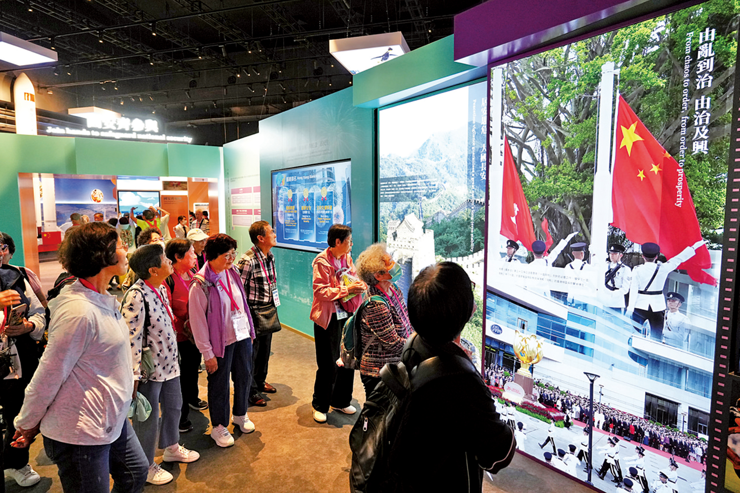 　　圖：全體公務員必須參觀國安展覽廳。\大公報記者何嘉駿攝