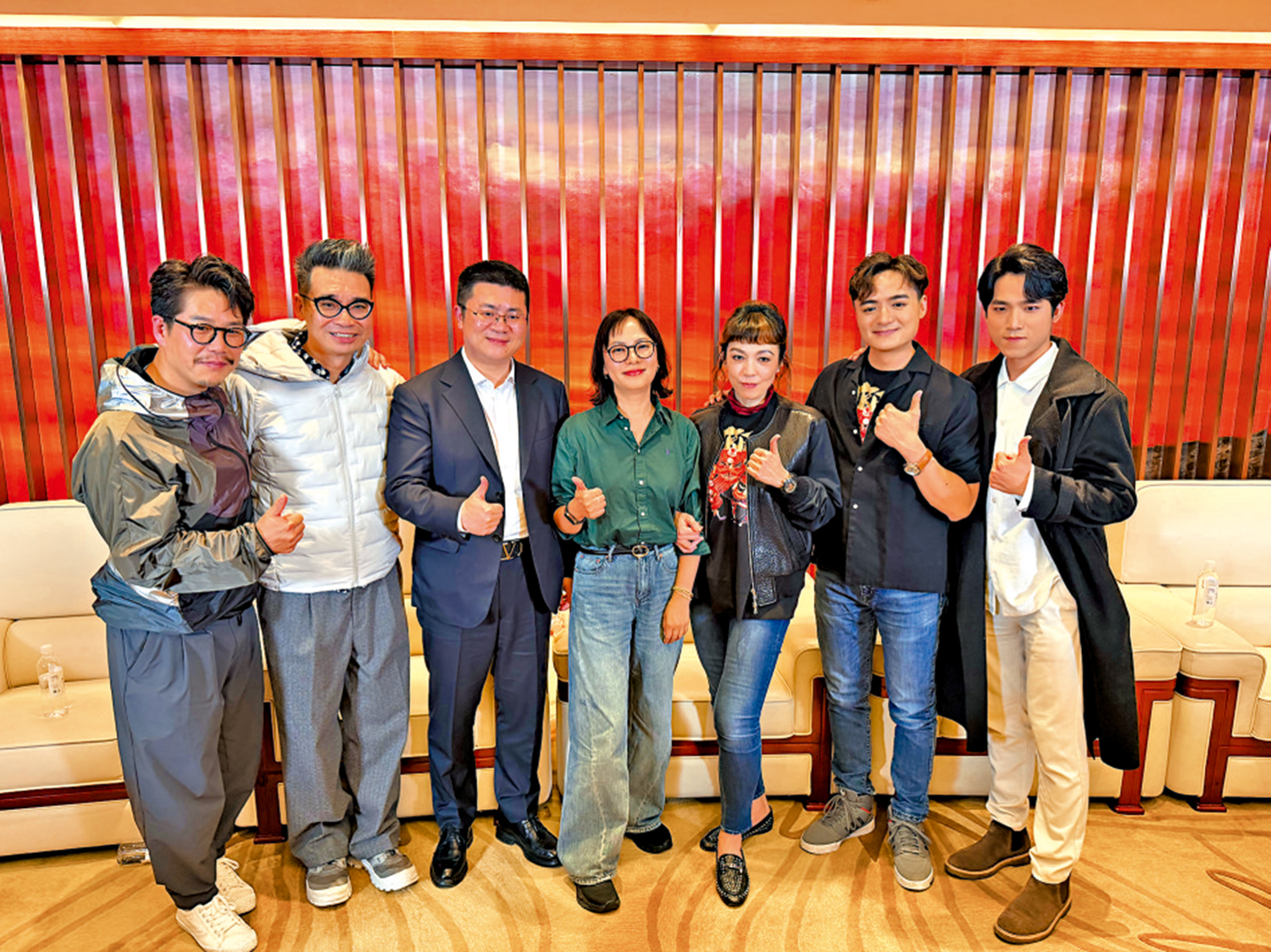 　　圖：（左起）林曉峰、岑偉宗、費元洪、陳睿、陳潔儀、鄭君熾、陳科銘與媒體交流。\大公報記者張帆攝