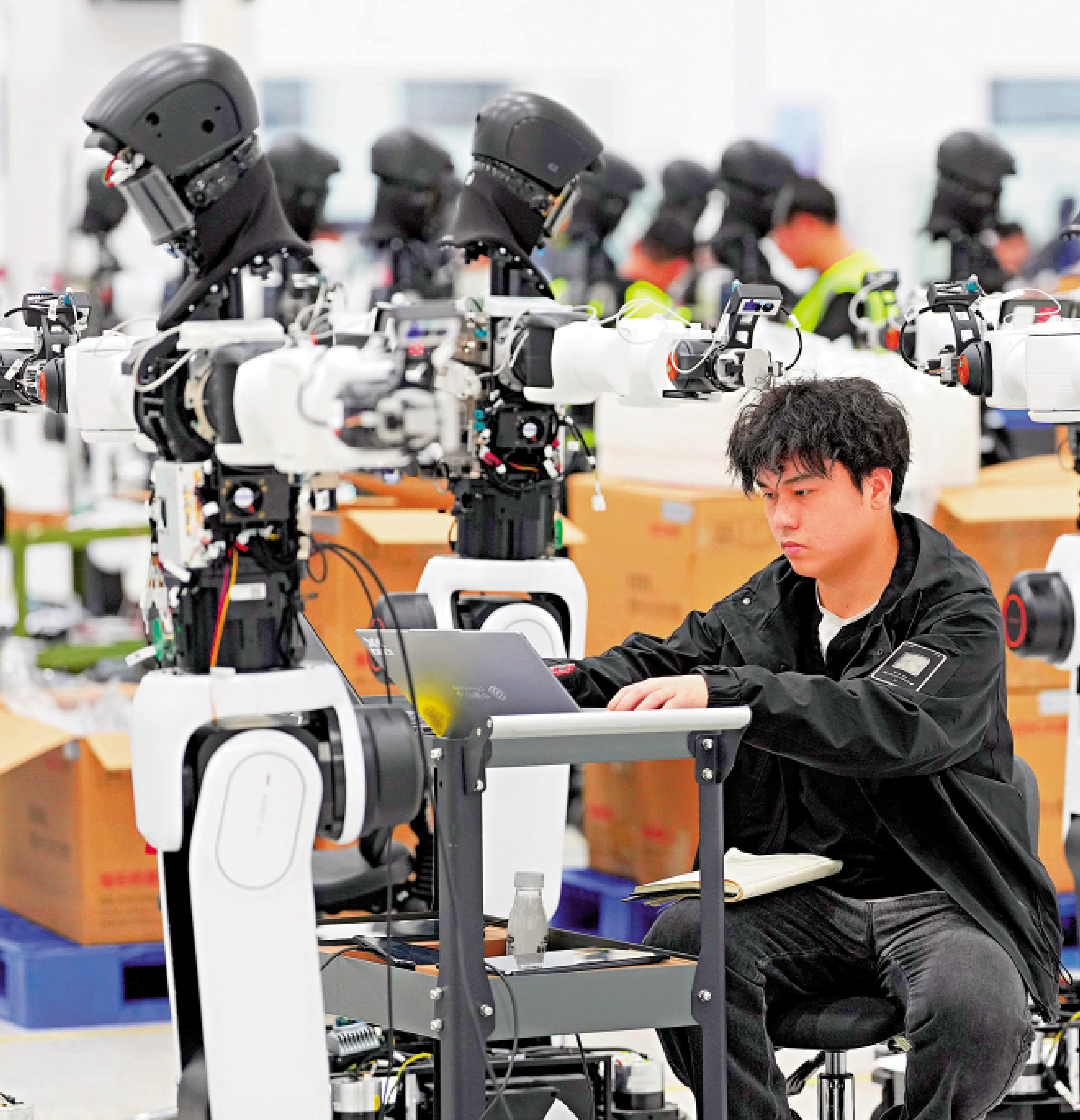 　　圖：去年全球人形機器人市場規模達170億元，中國市場有望突破85億元，佔全球比重超過一半。