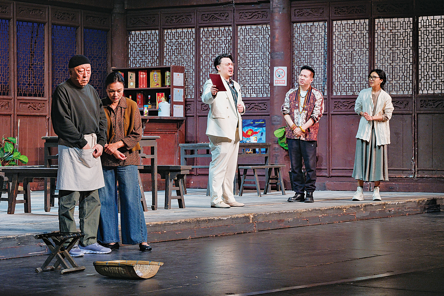 　　圖：京味話劇《銀錠橋》首次在香港上演，呈現小人物堅守的故事。