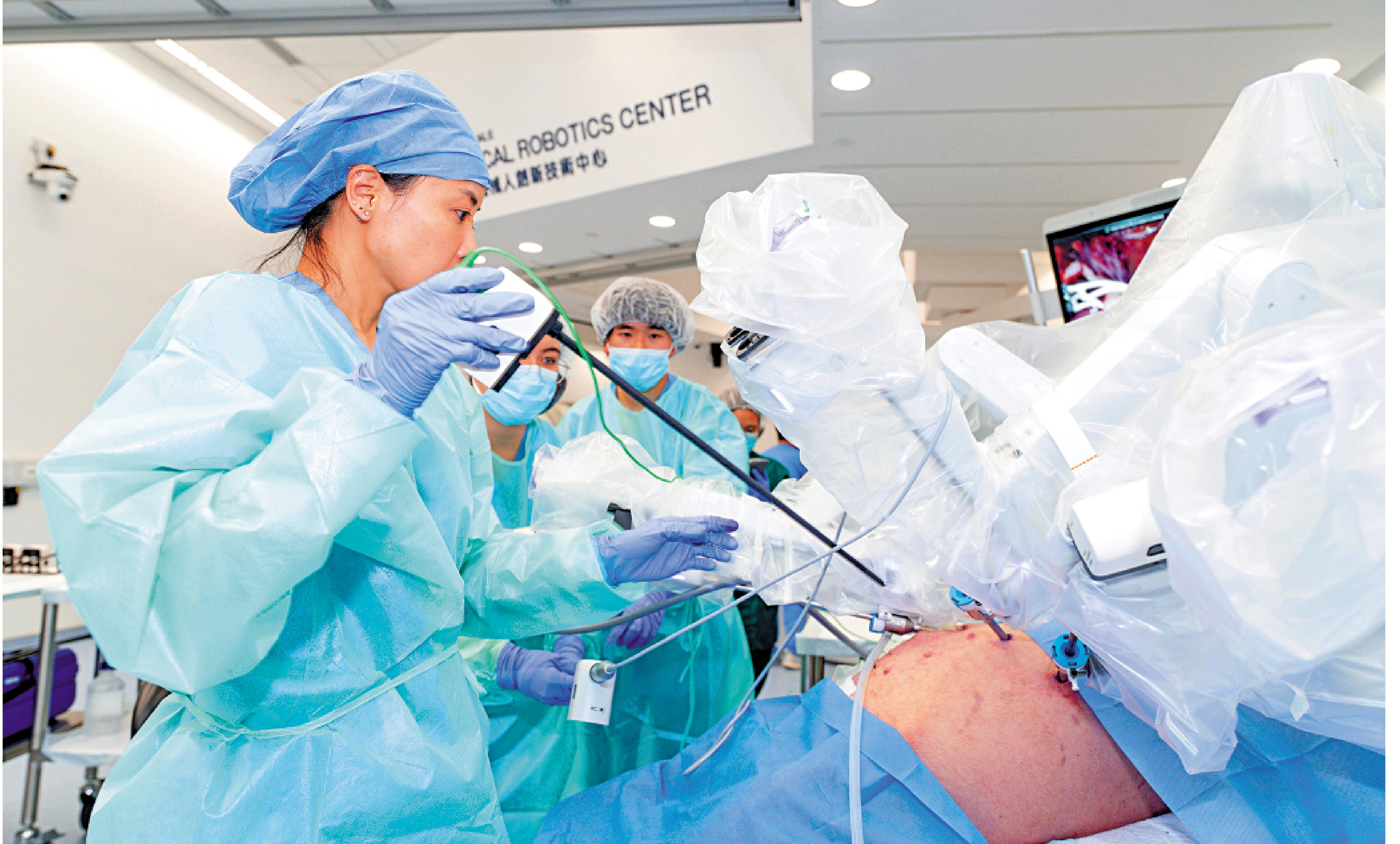 　　圖：受訪者表示，臨床工作結合教學培養年輕醫生，可惠及更多人。